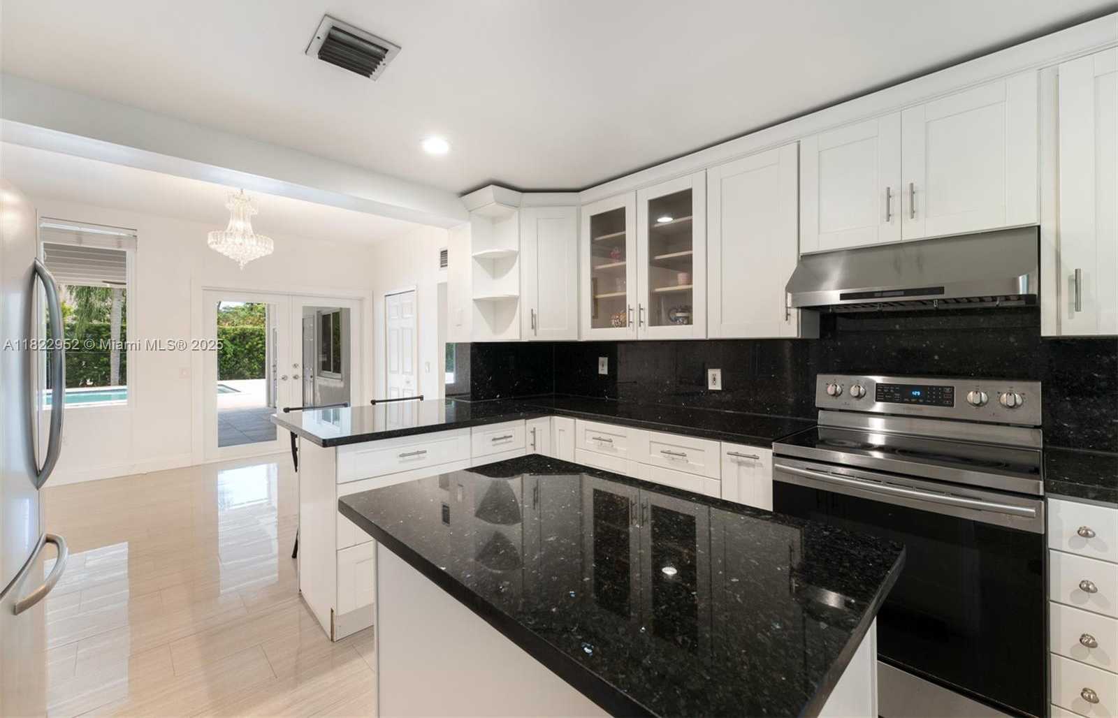 Small Image of 12525 SOUTH WEST 72ND AVE, Pinecrest Number 15