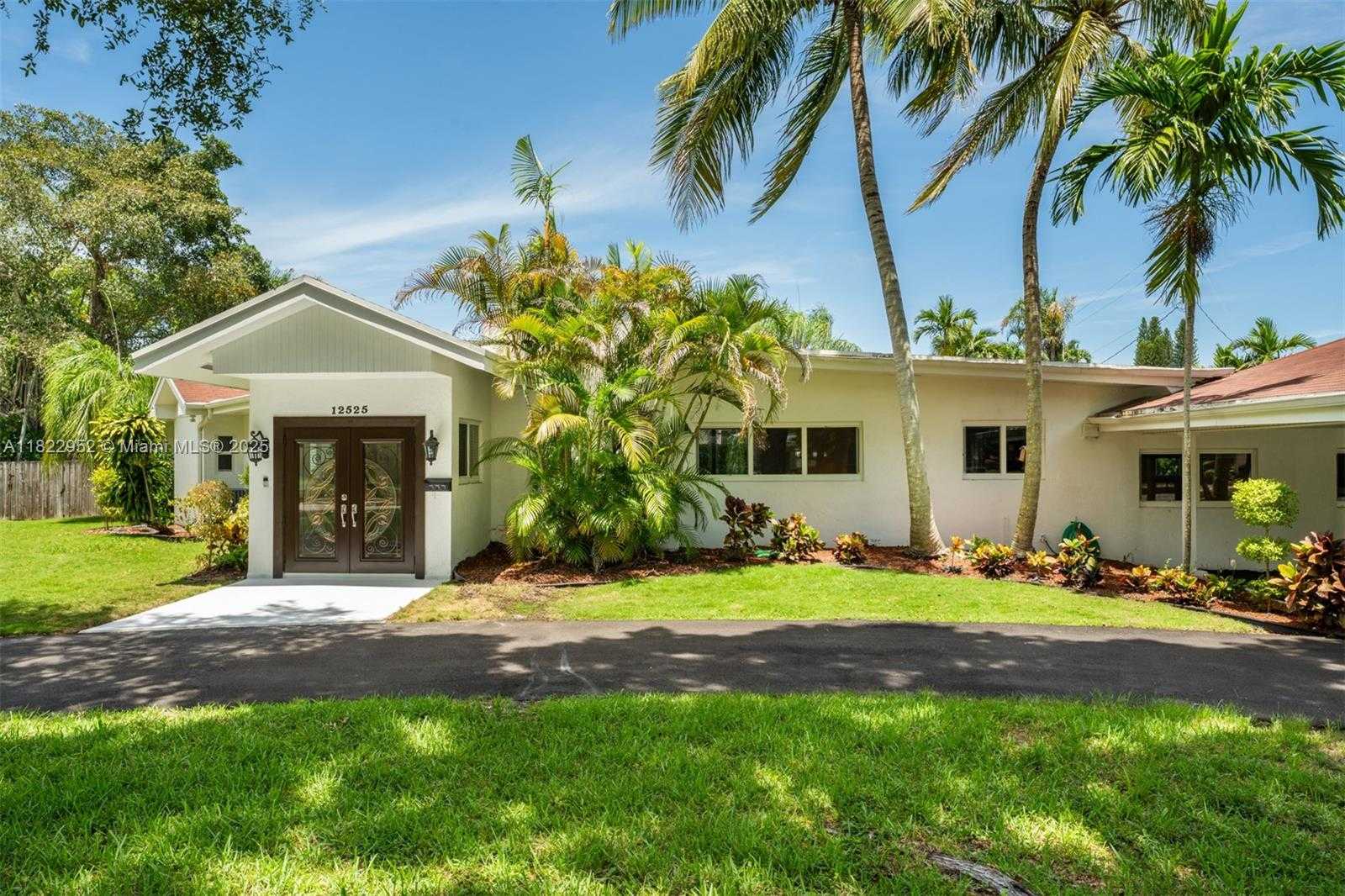 Small Image of 12525 SOUTH WEST 72ND AVE, Pinecrest Number 2