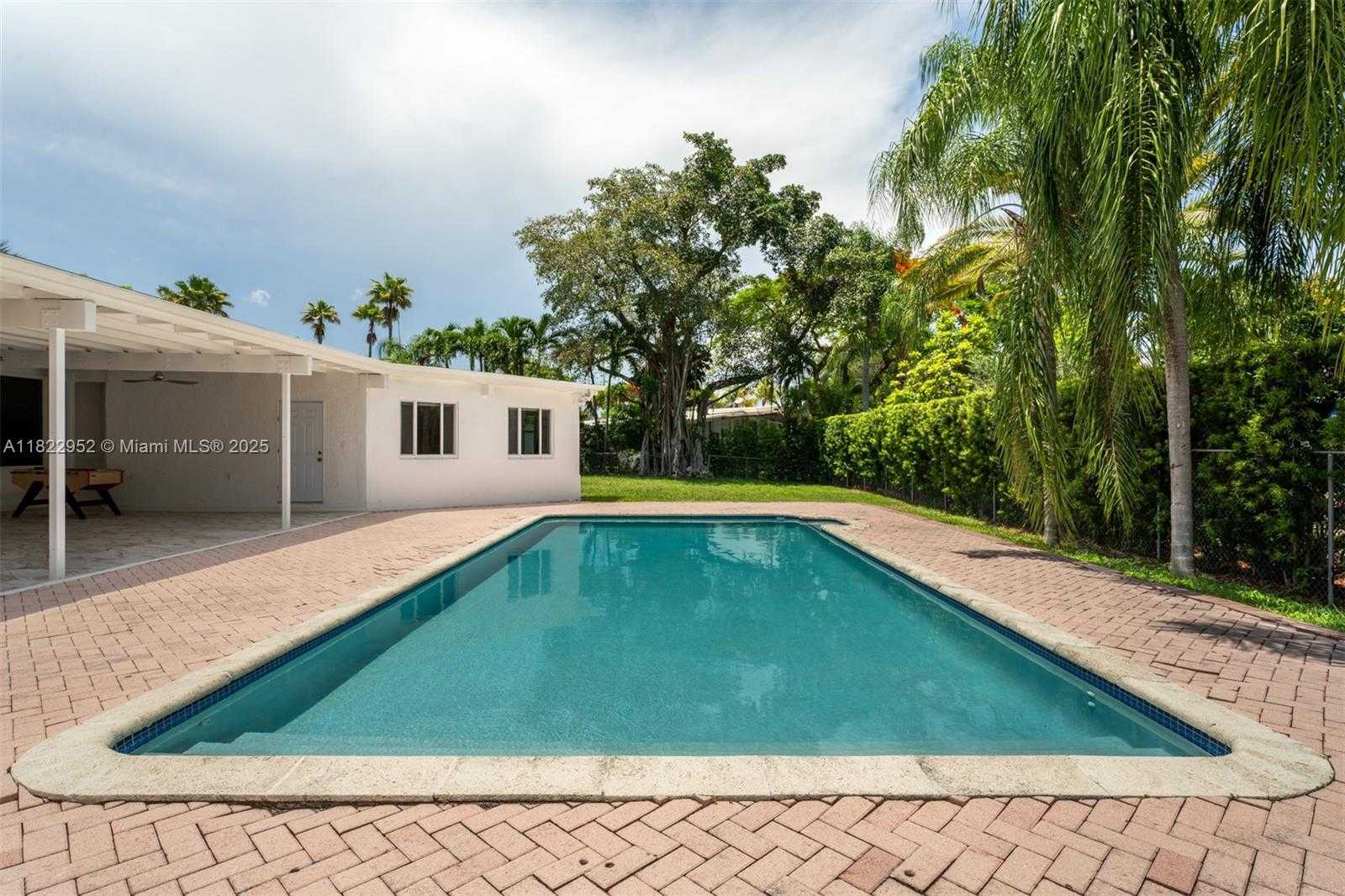 Small Image of 12525 SOUTH WEST 72ND AVE, Pinecrest Number 23