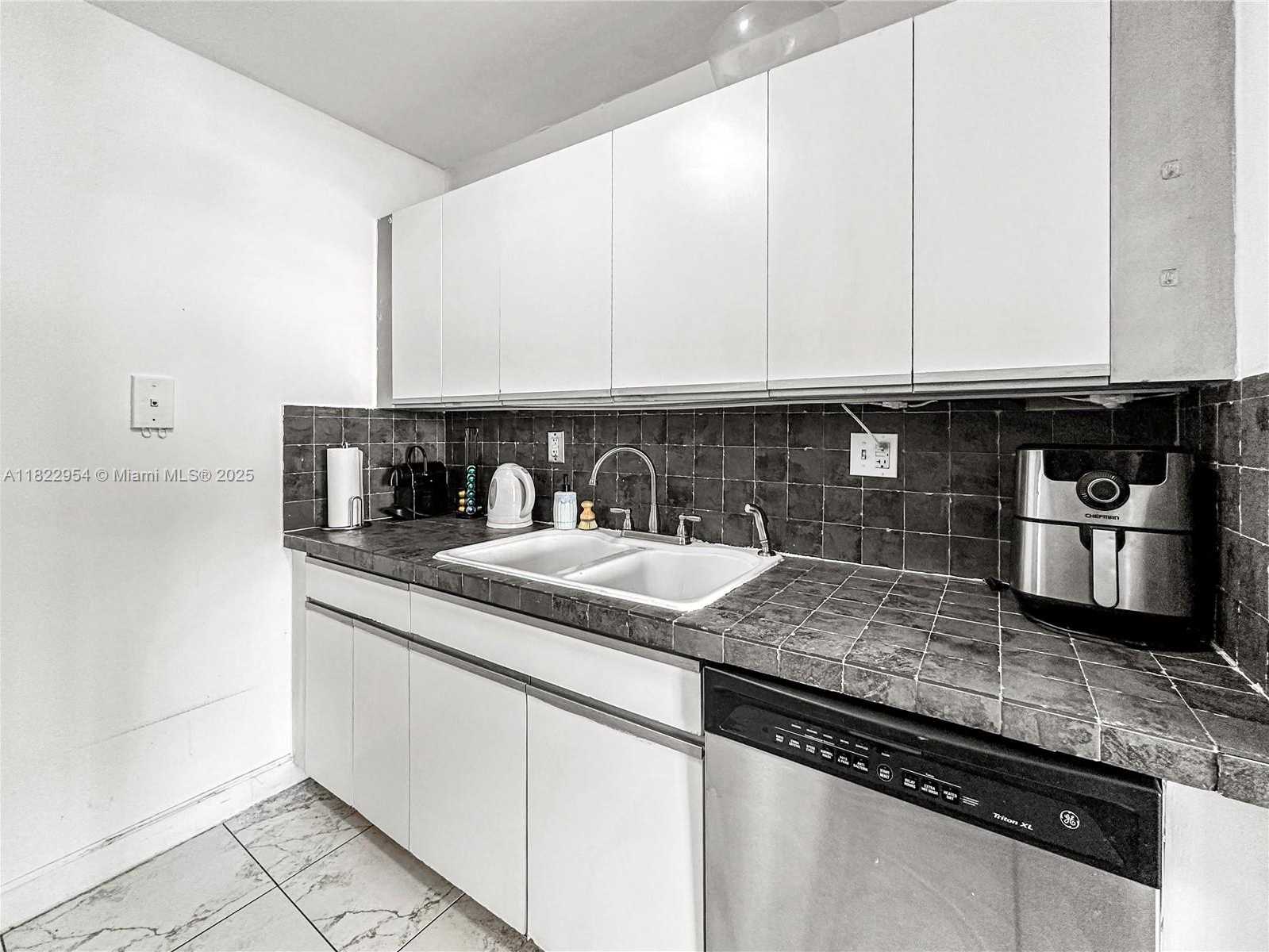 Small Image of 2000 NORTH EAST 135TH ST #305, North Miami Number 10