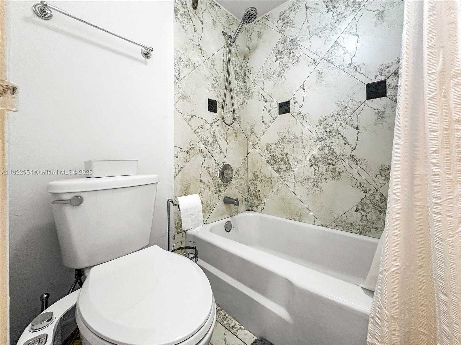 Small Image of 2000 NORTH EAST 135TH ST #305, North Miami Number 21