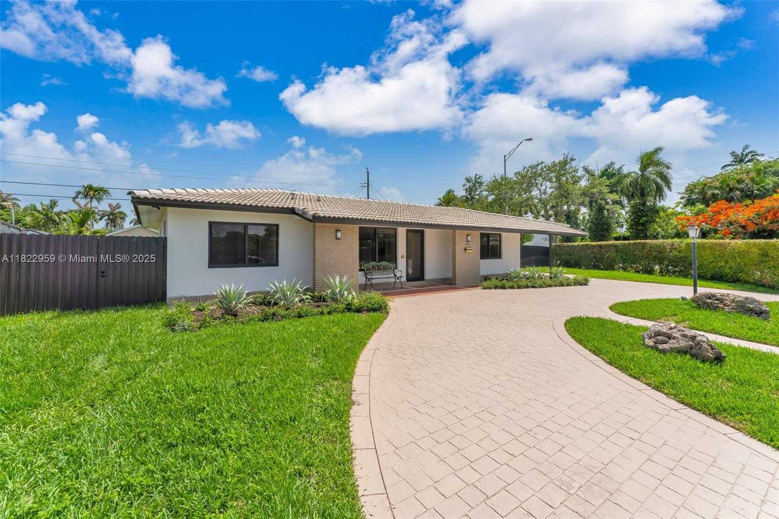 Small Image of 9140 SOUTH WEST 45TH TER, Miami Number 2