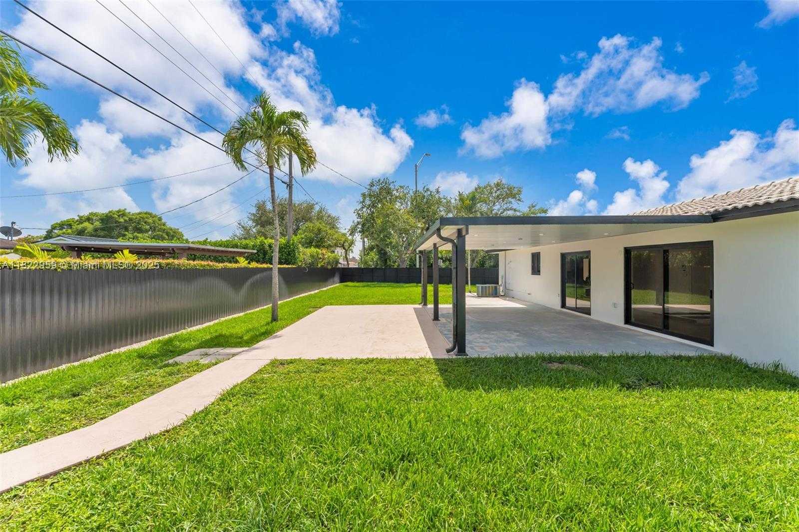 Small Image of 9140 SOUTH WEST 45TH TER, Miami Number 23