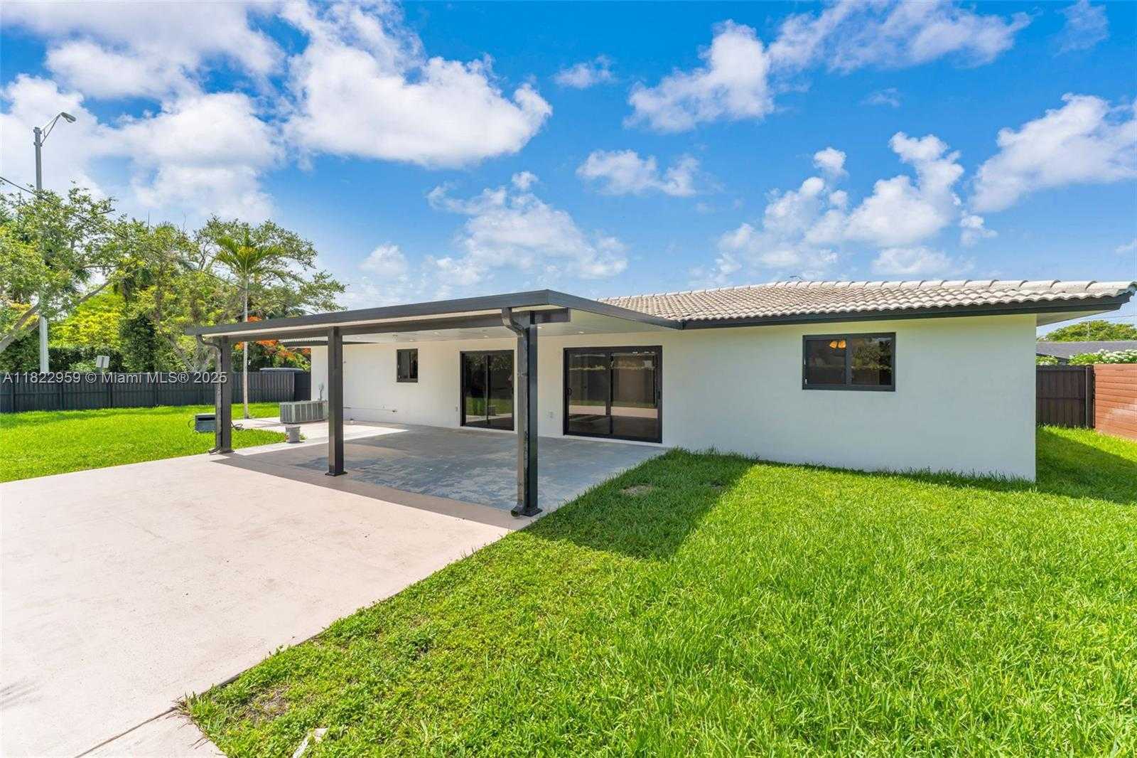 Small Image of 9140 SOUTH WEST 45TH TER, Miami Number 24