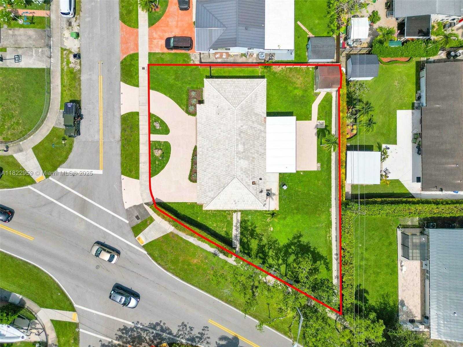 Small Image of 9140 SOUTH WEST 45TH TER, Miami Number 28
