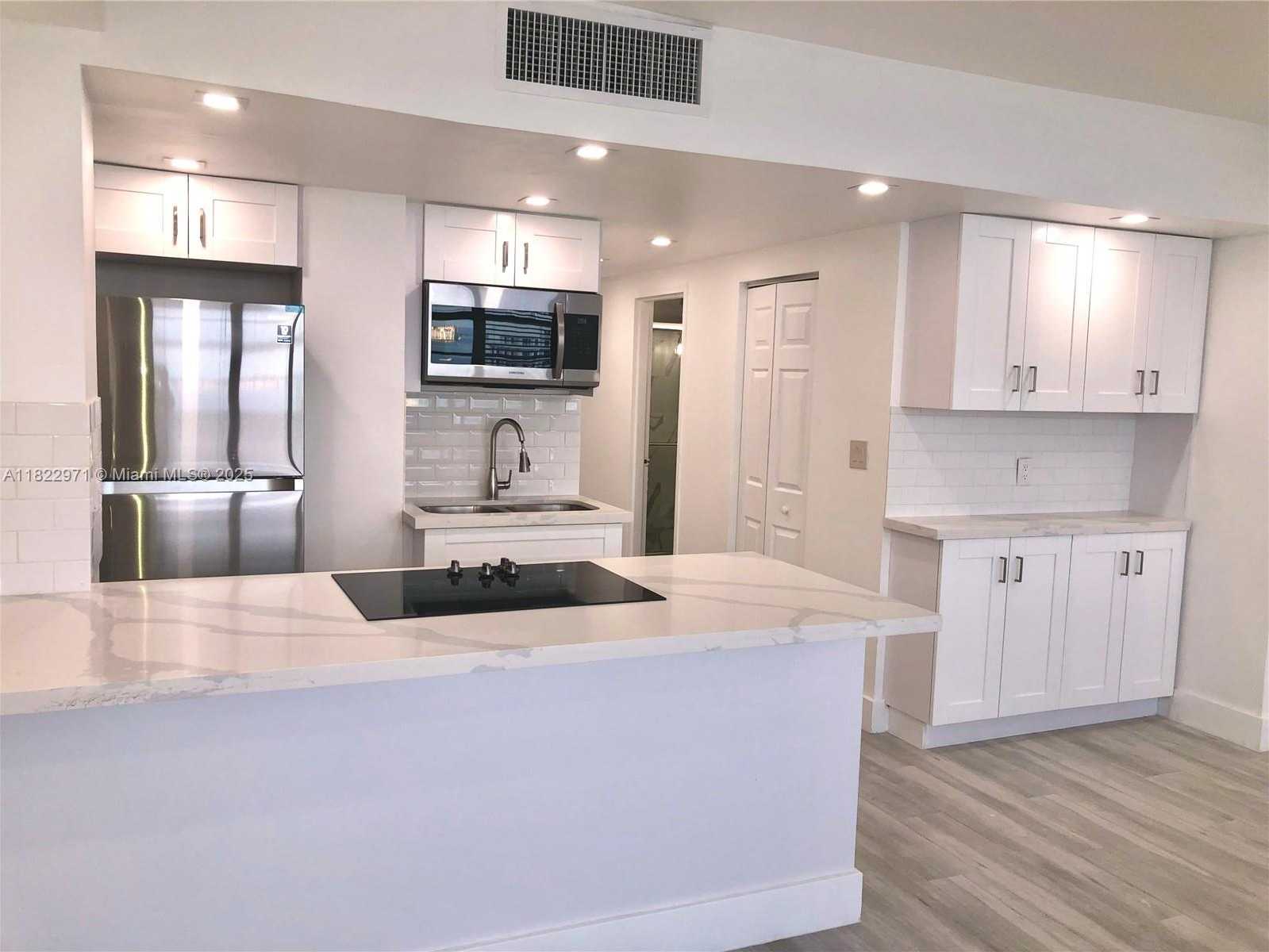 Small Image of 905 BRICKELL BAY DR #2029, Miami Number 12