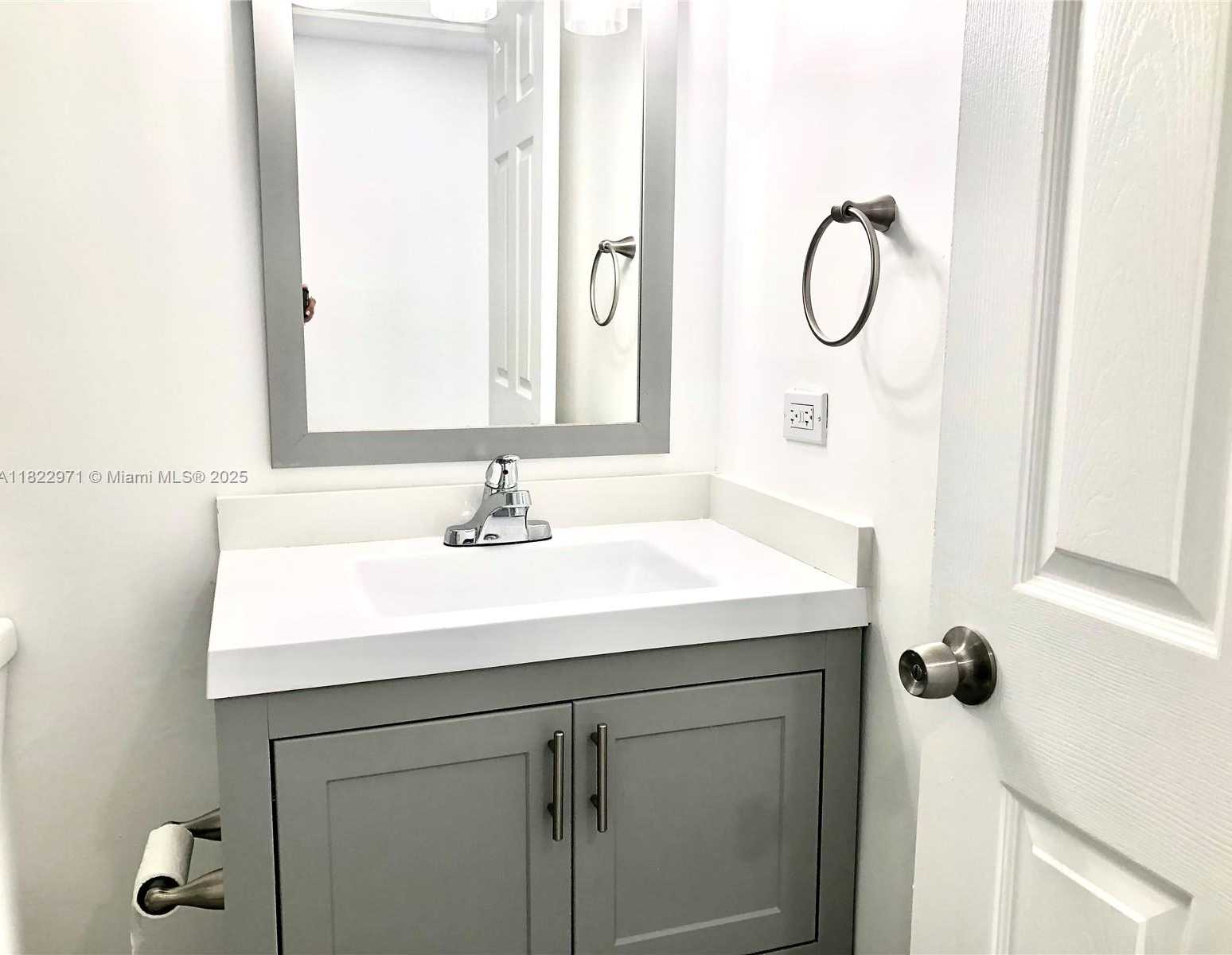 Small Image of 905 BRICKELL BAY DR #2029, Miami Number 16