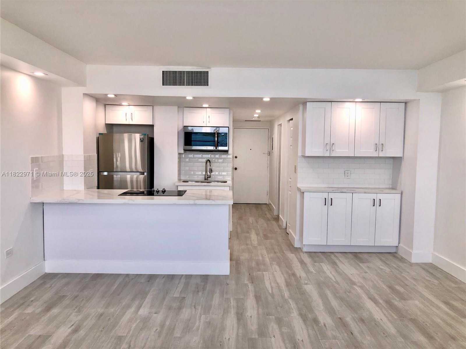 Small Image of 905 BRICKELL BAY DR #2029, Miami Number 2