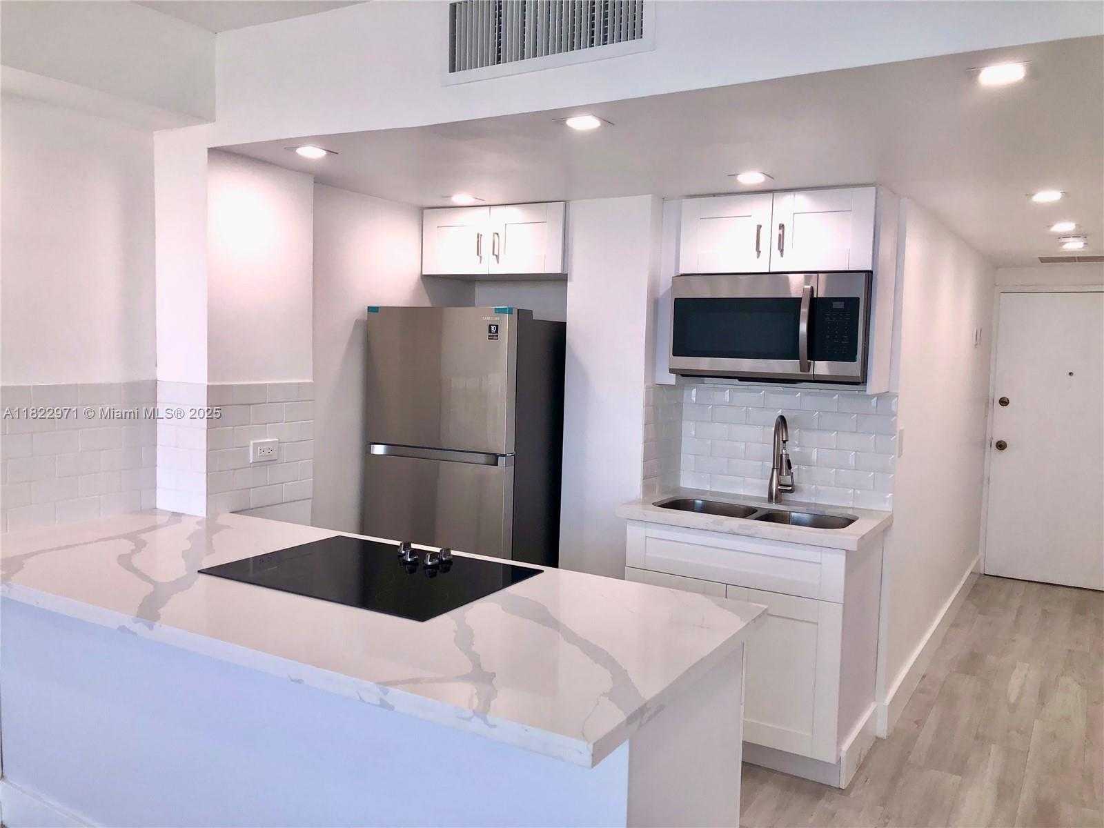 Small Image of 905 BRICKELL BAY DR #2029, Miami Number 3