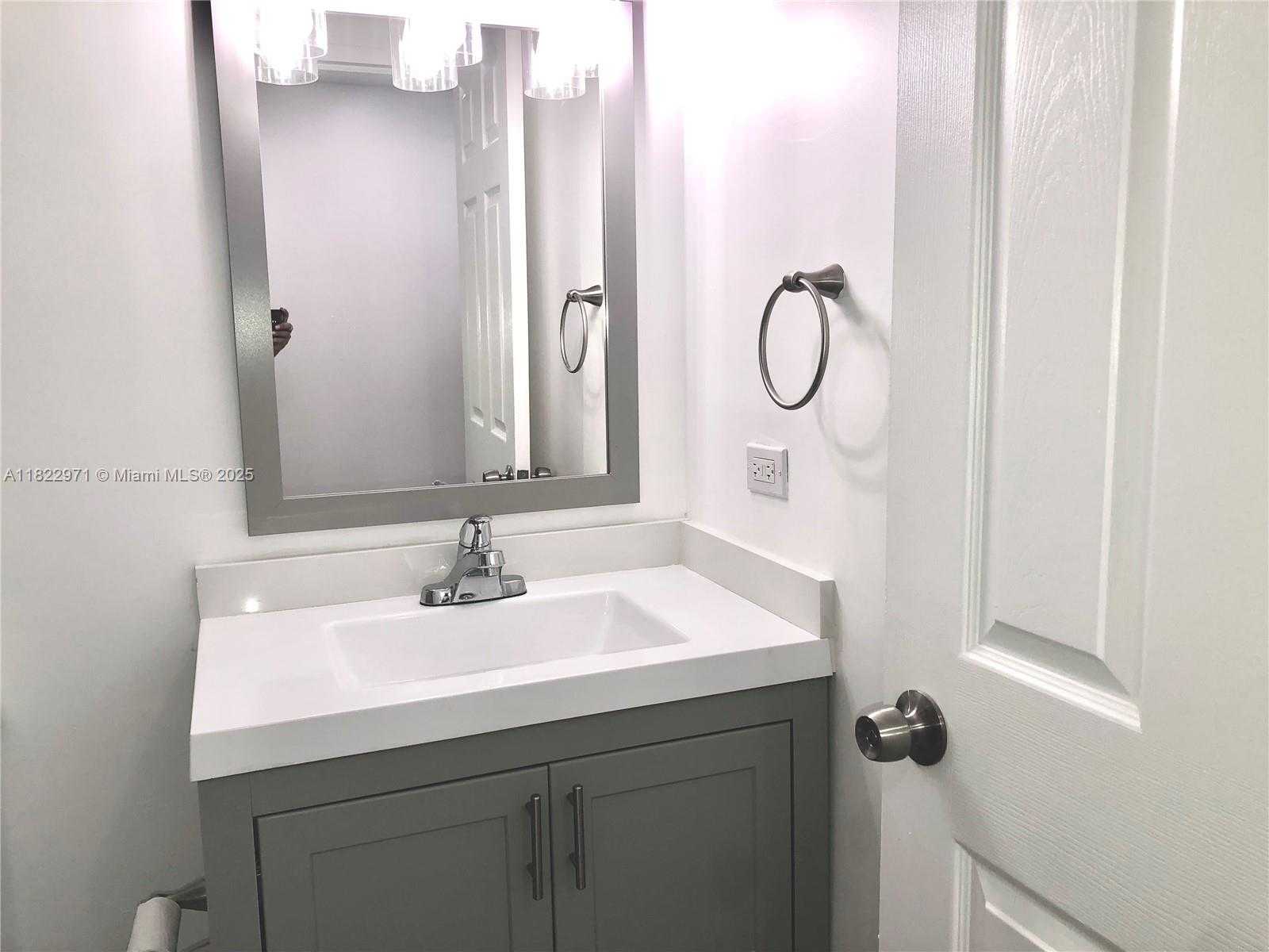 Small Image of 905 BRICKELL BAY DR #2029, Miami Number 30
