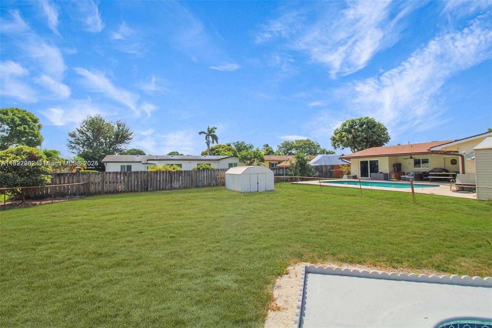 Small Image of 8441 NORTH WEST 18TH ST #18TH STREET, Pembroke Pines Number 4