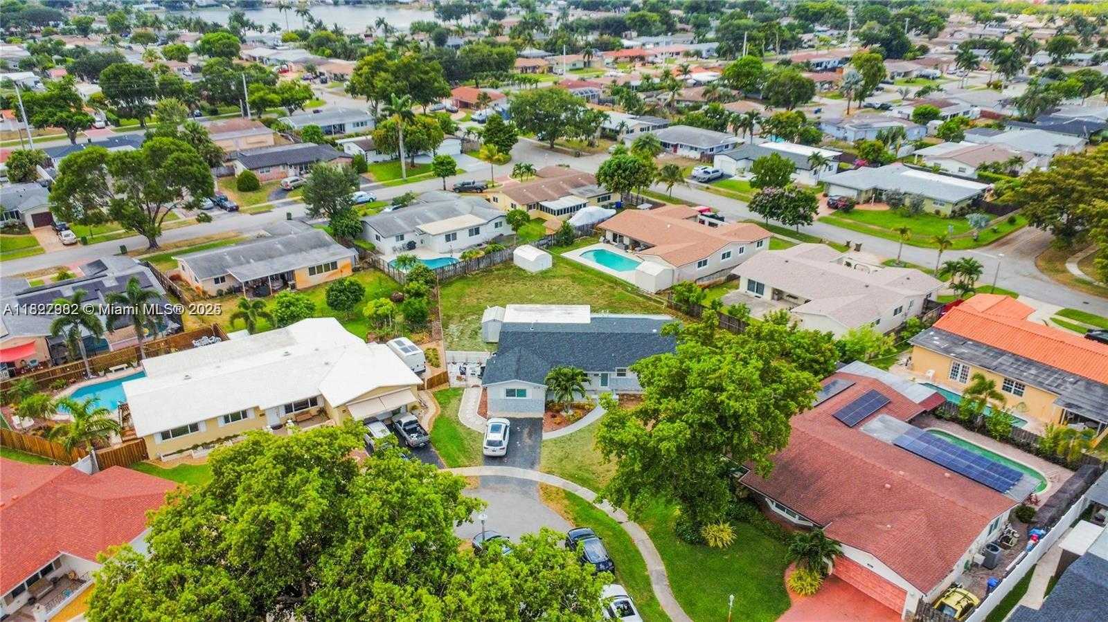 Small Image of 8441 NORTH WEST 18TH ST #18TH STREET, Pembroke Pines Number 5