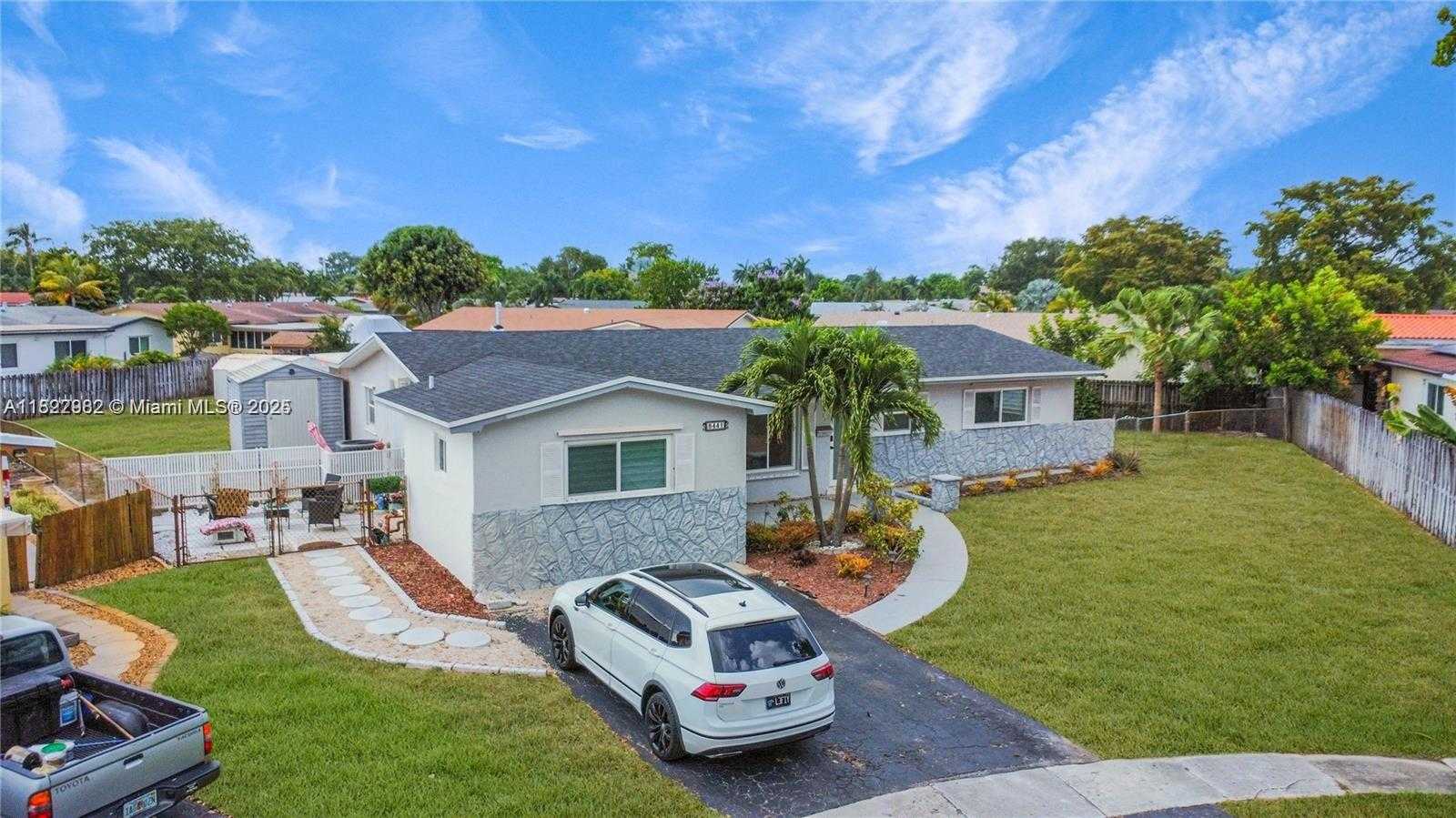 Small Image of 8441 NORTH WEST 18TH ST #18TH STREET, Pembroke Pines Number 6