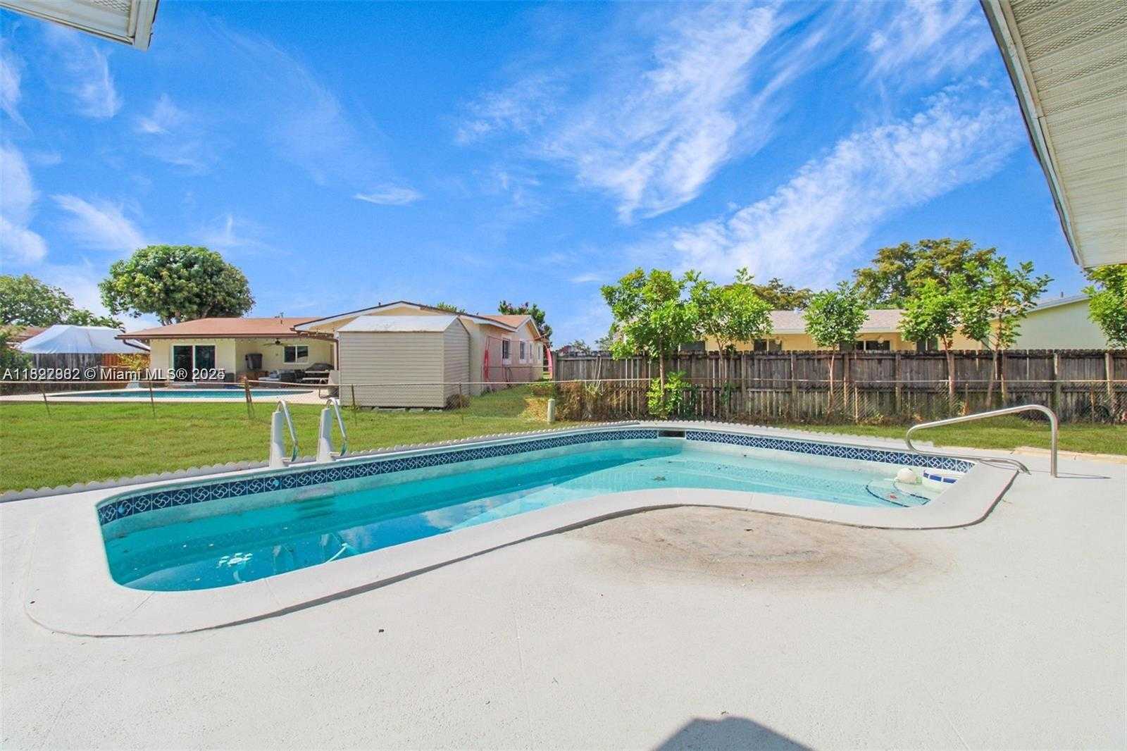 Small Image of 8441 NORTH WEST 18TH ST #18TH STREET, Pembroke Pines Number 9