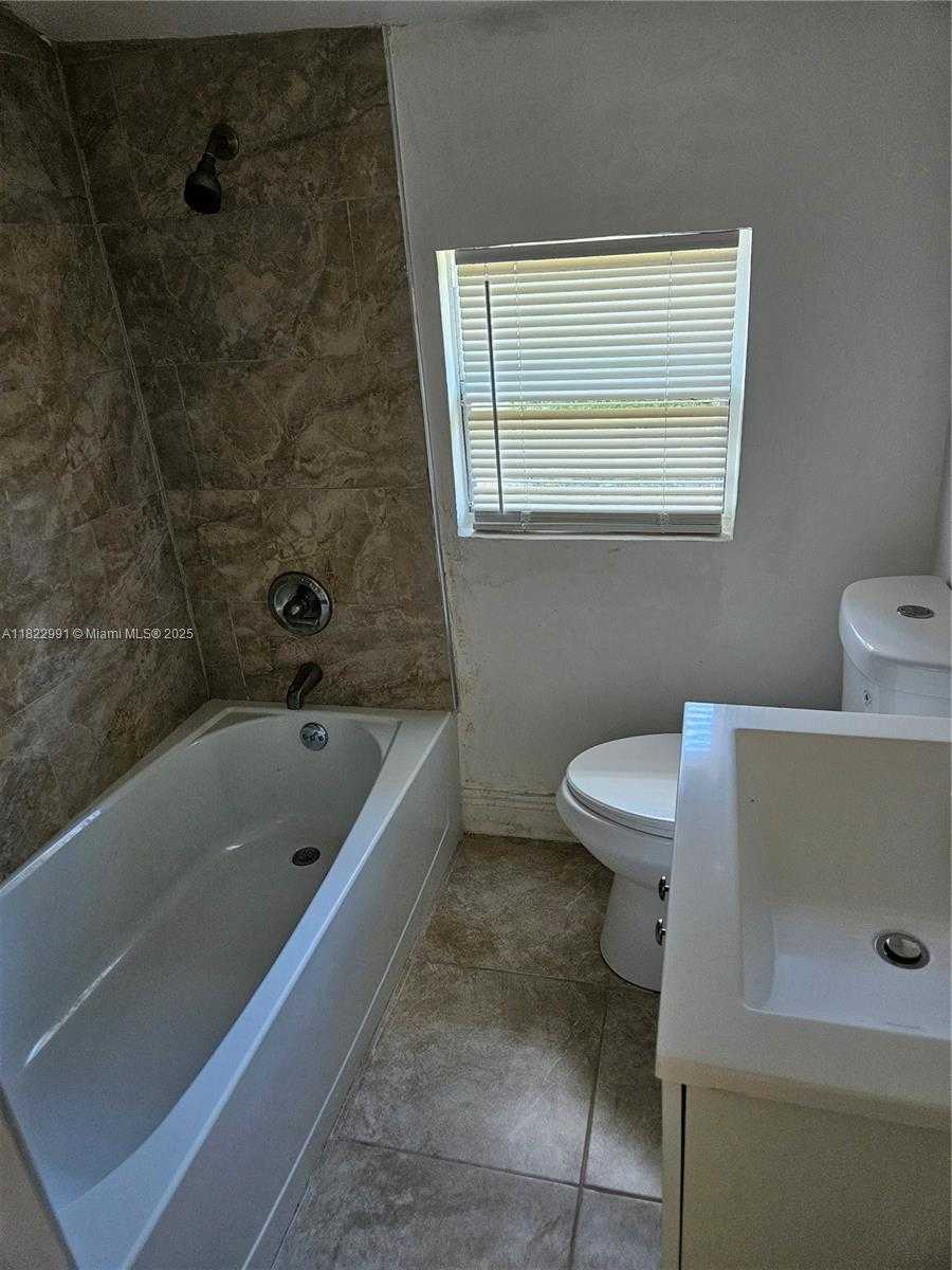 Small Image of 156 NORTH EAST 78TH ST #A, Miami Number 3