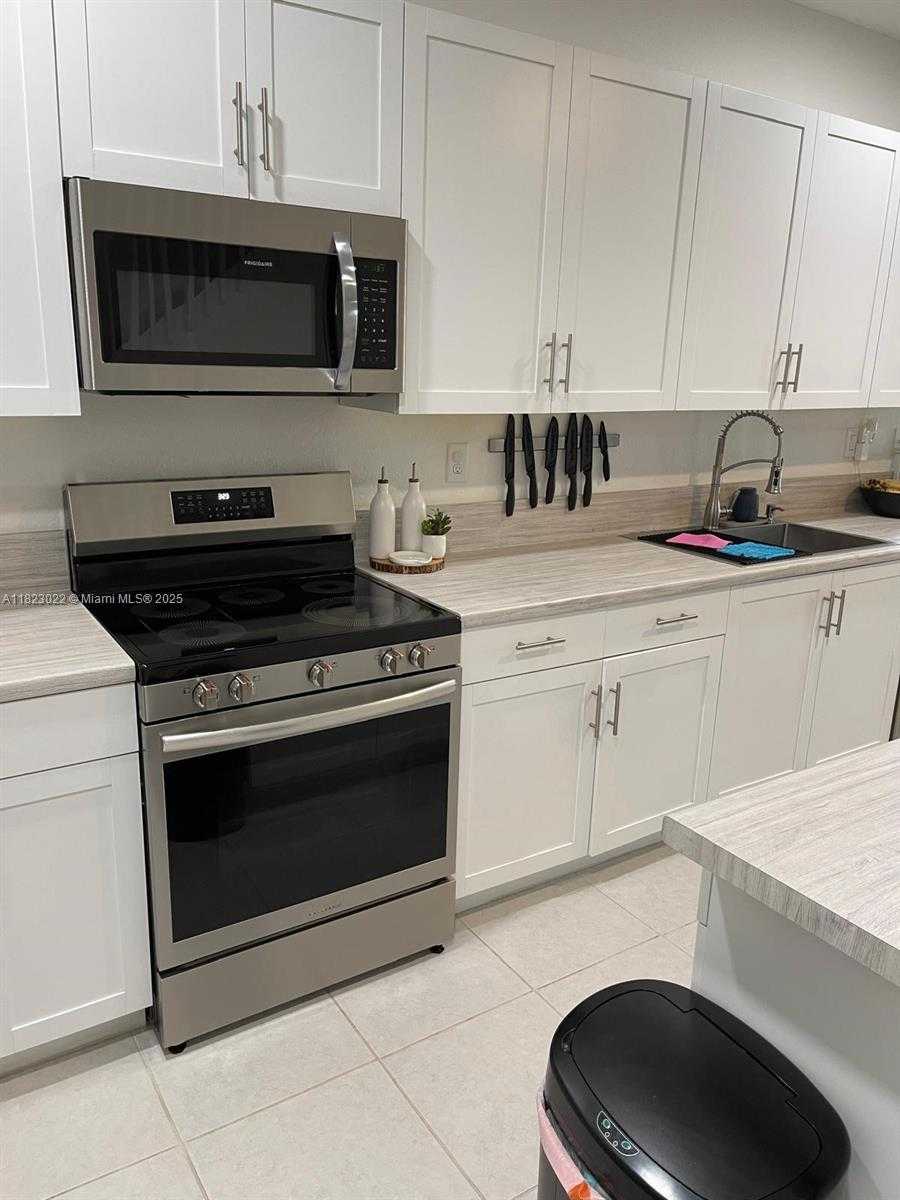 Small Image of 25417 SOUTH WEST 108TH CT, Homestead Number 4
