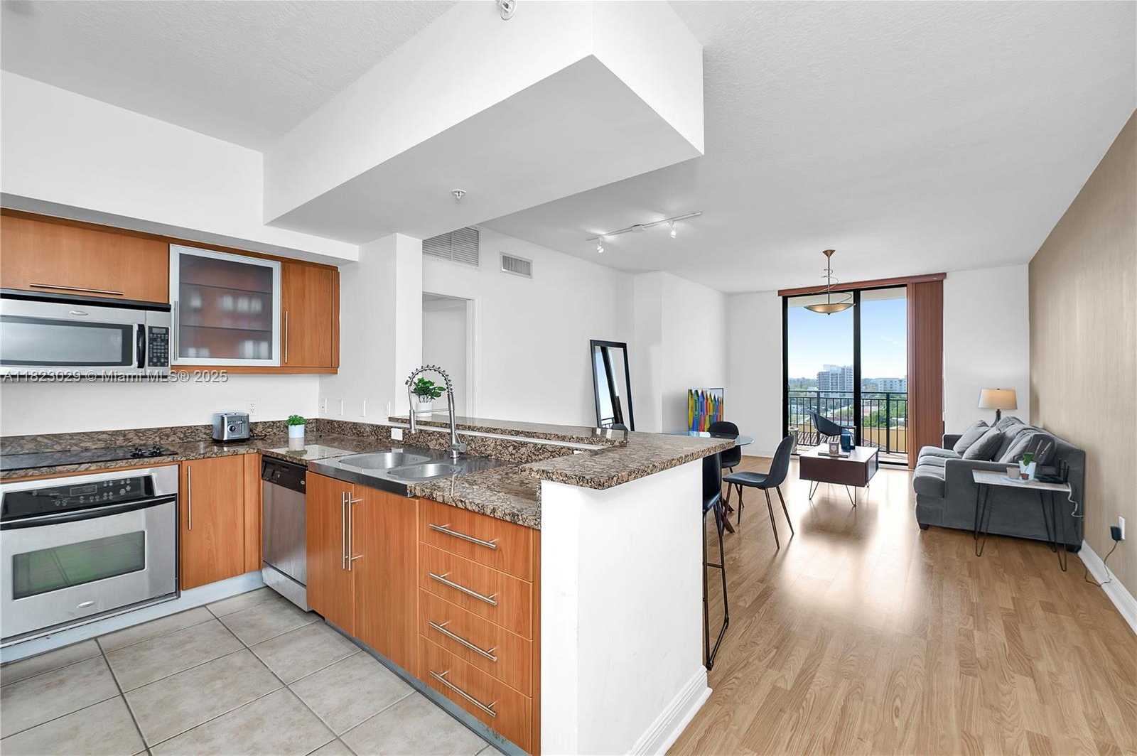 Small Image of 888 SOUTH DOUGLAS RD #910, Coral Gables Number 4
