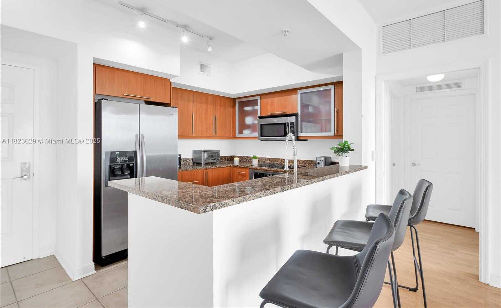 Small Image of 888 SOUTH DOUGLAS RD #910, Coral Gables Number 6