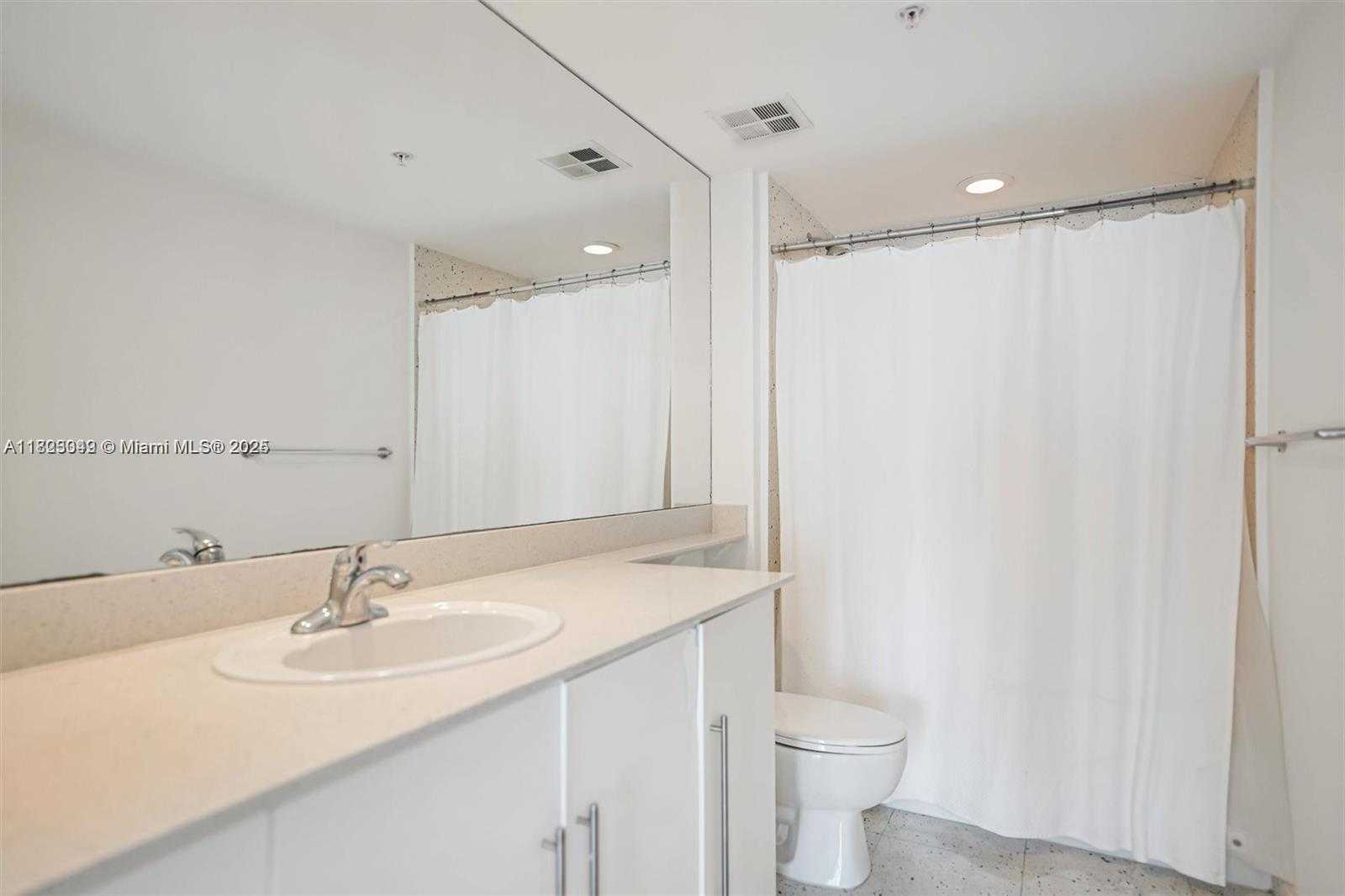 Small Image of 325 SOUTH BISCAYNE #1626, Miami Number 19