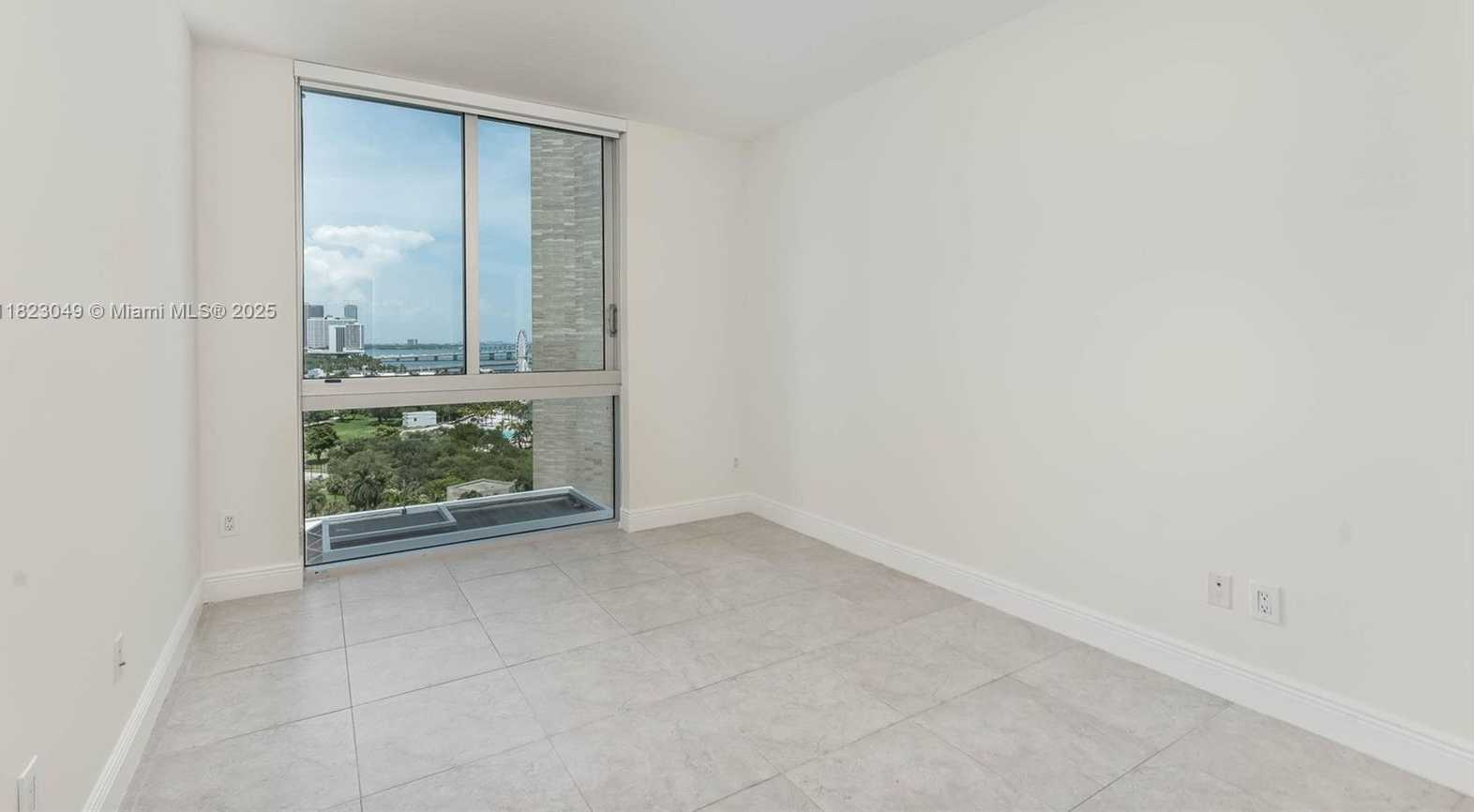 Small Image of 325 BISCAYNE #1626, Miami Number 57