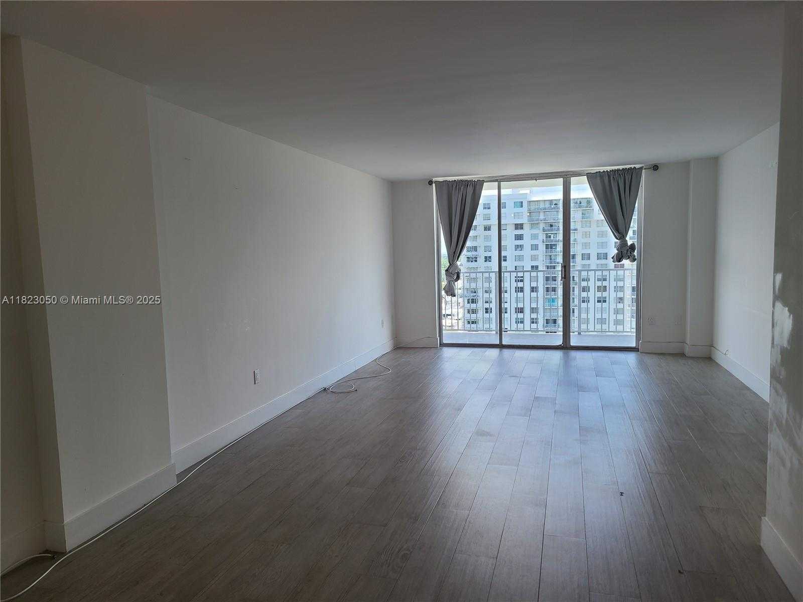Small Image of 2851 NORTH EAST 183RD ST #1812E, Aventura Number 4