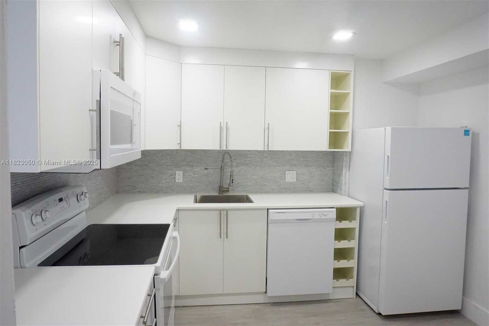 Small Image of 2851 NORTH EAST 183RD ST #1812E, Aventura Number 5