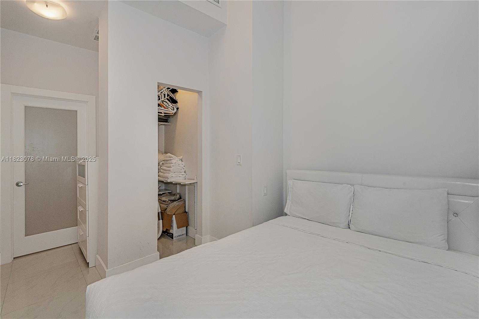Small Image of 2301 COLLINS AVE #1619, Miami Beach Number 15