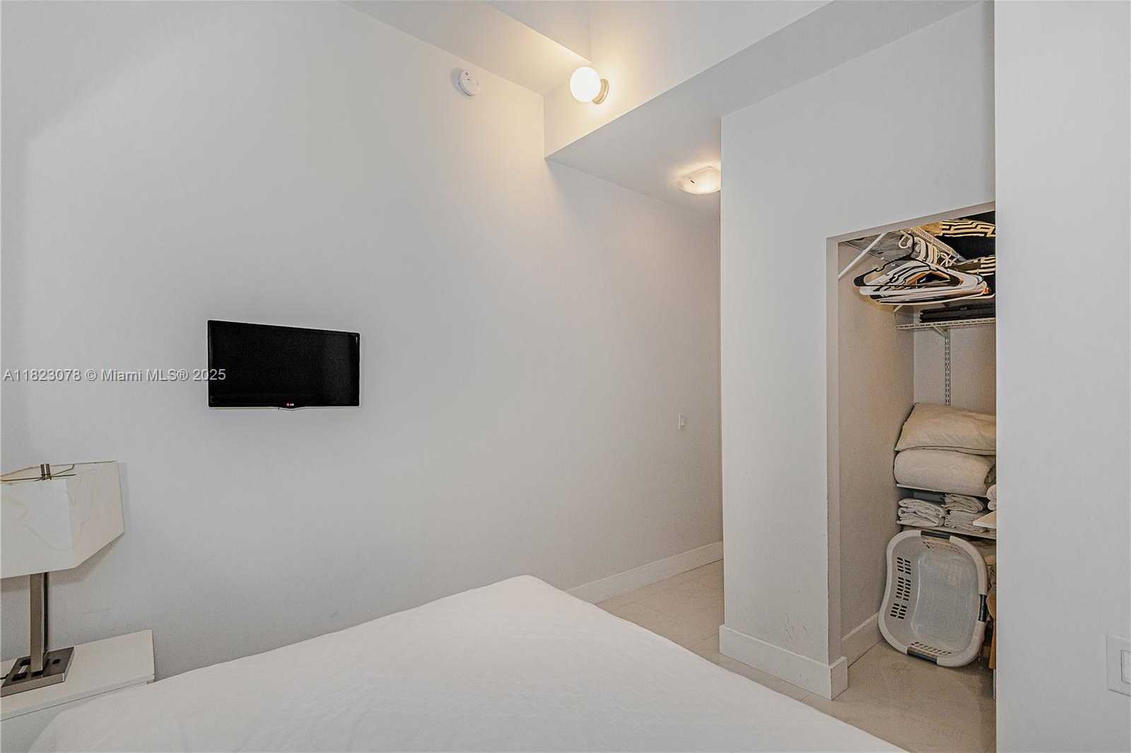 Small Image of 2301 COLLINS AVE #1619, Miami Beach Number 16