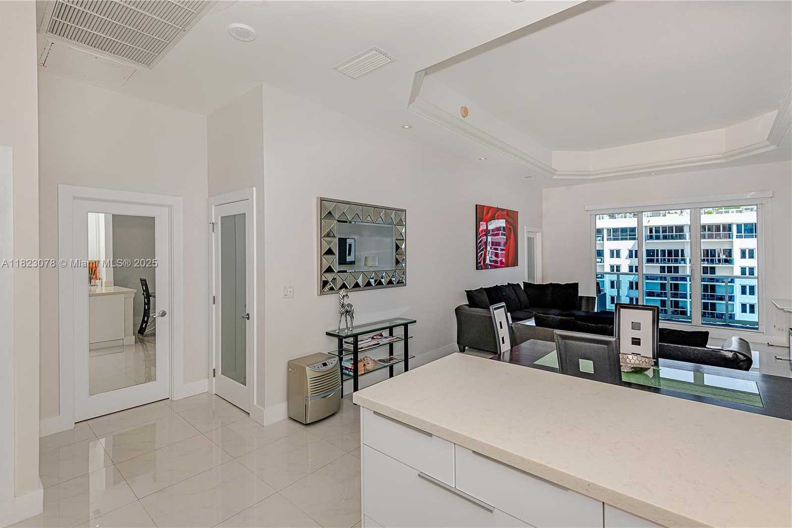 Small Image of 2301 COLLINS AVE #1619, Miami Beach Number 2