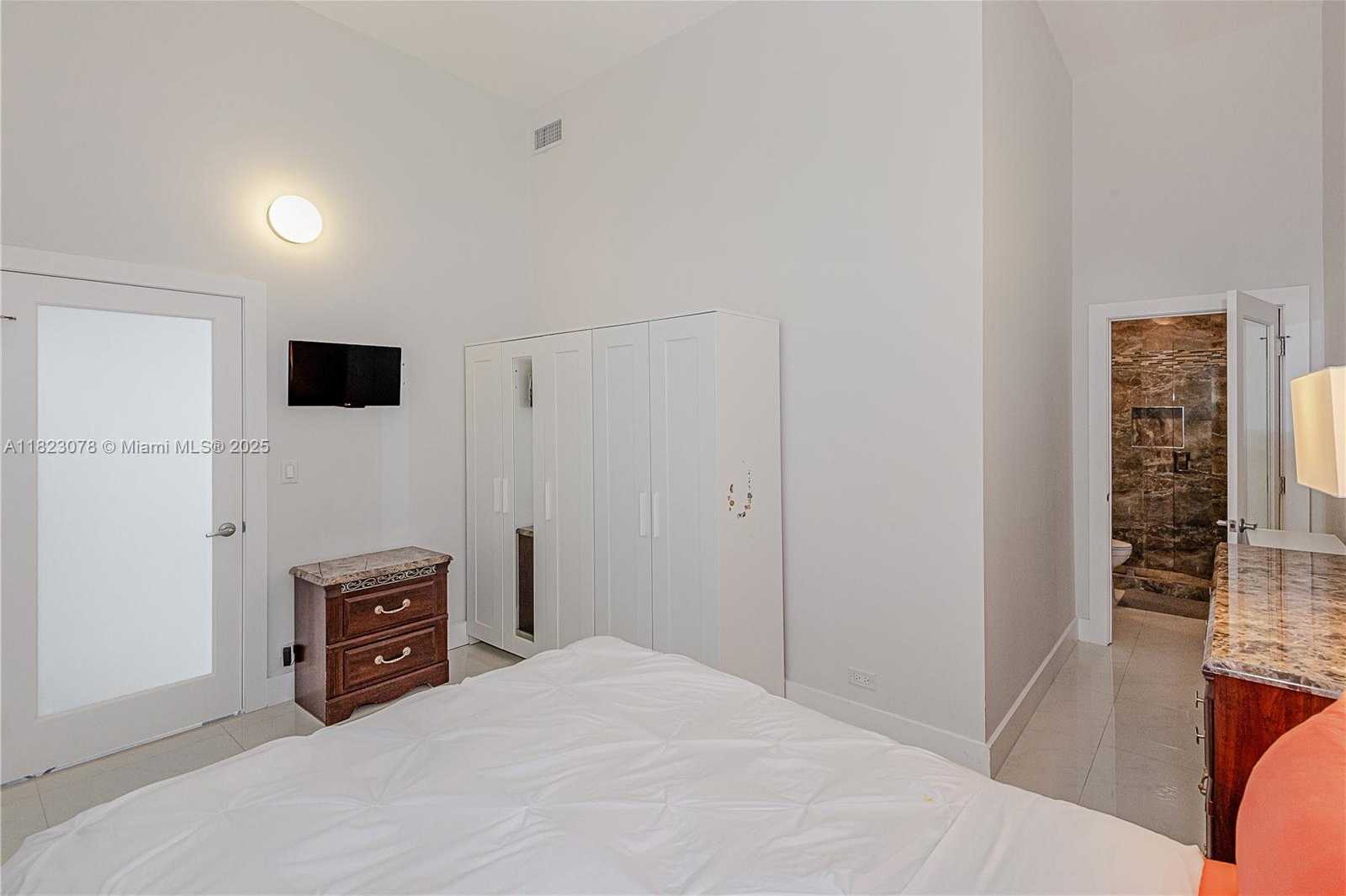 Small Image of 2301 COLLINS AVE #1619, Miami Beach Number 21