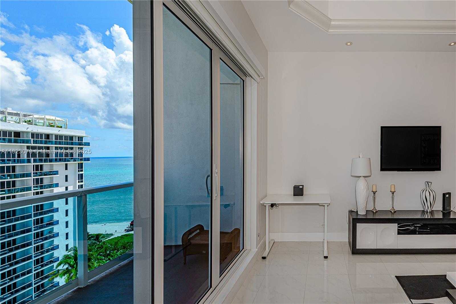 Small Image of 2301 COLLINS AVE #1619, Miami Beach Number 6