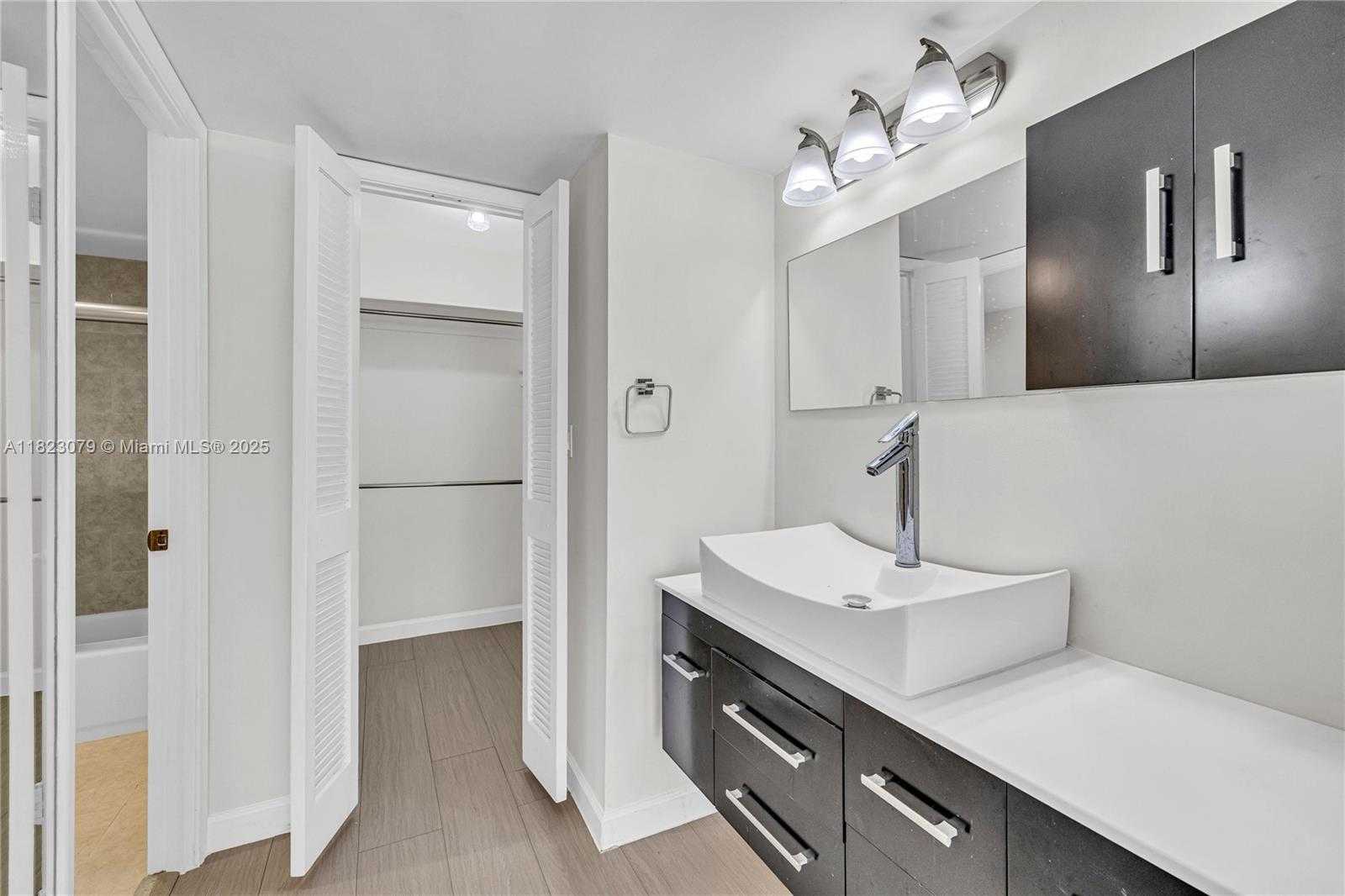 Small Image of 11 ISLAND AVE #608, Miami Beach Number 11