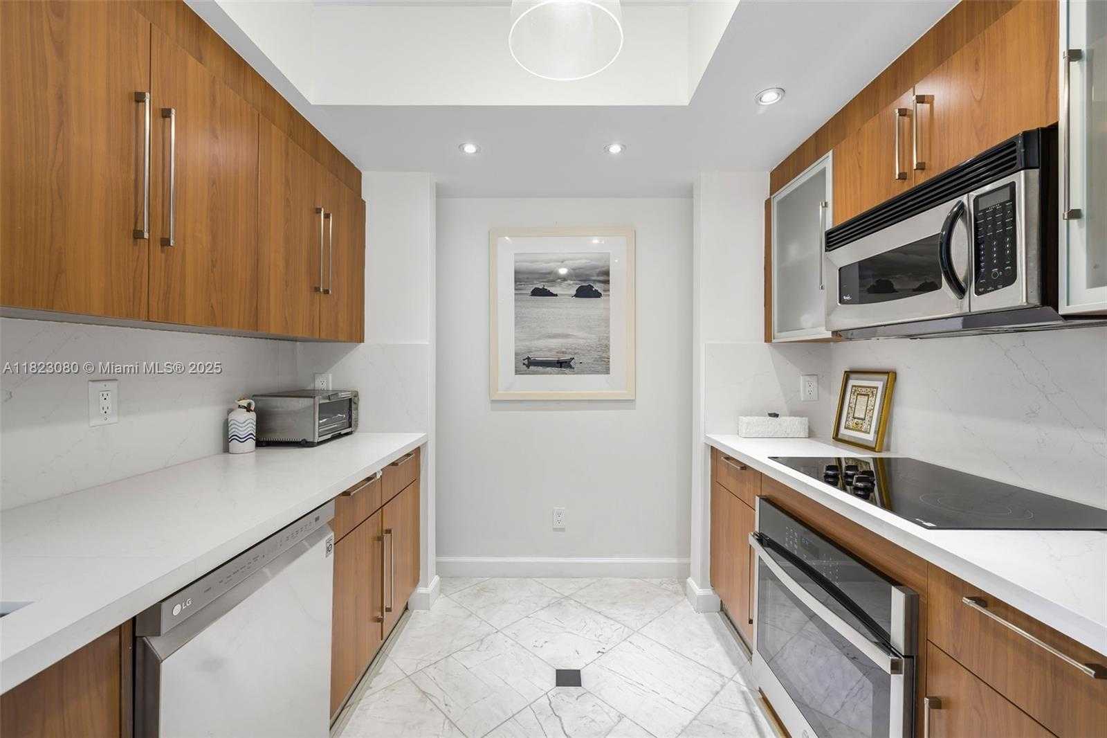 Small Image of 325 SOUTH BISCAYNE BLVD #1019, Miami Number 12