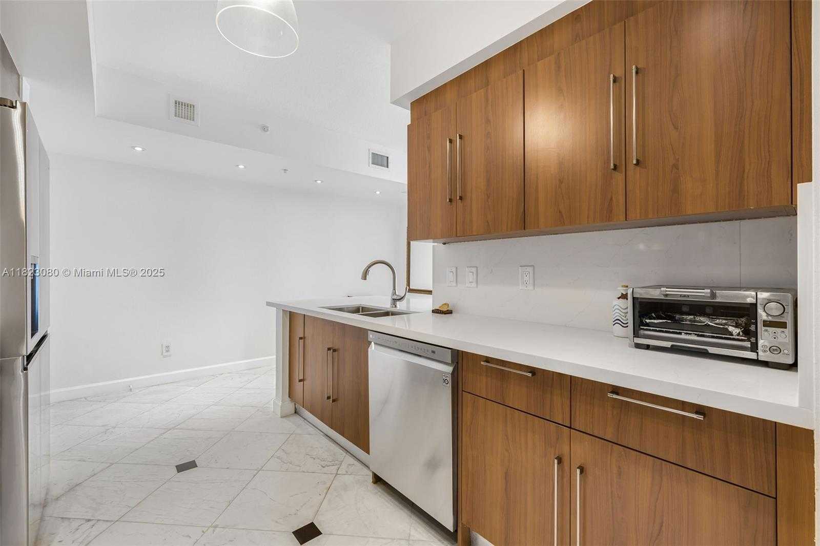 Small Image of 325 SOUTH BISCAYNE BLVD #1019, Miami Number 14