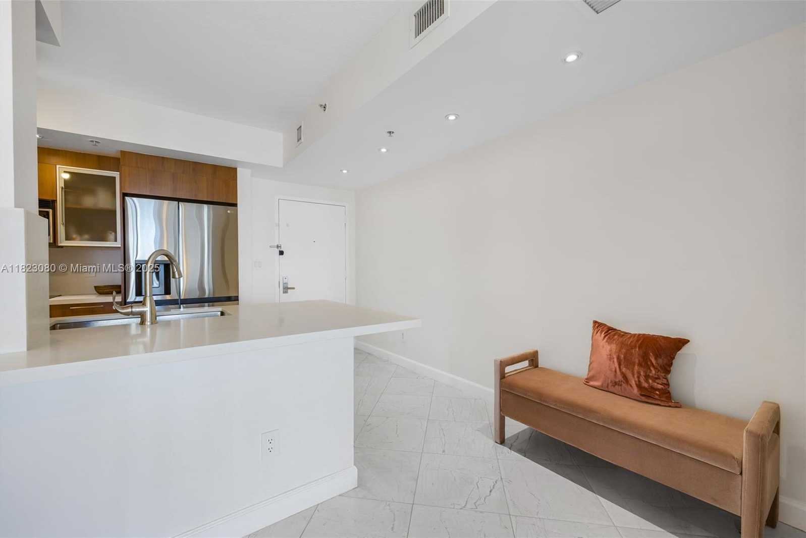 Small Image of 325 SOUTH BISCAYNE BLVD #1019, Miami Number 15