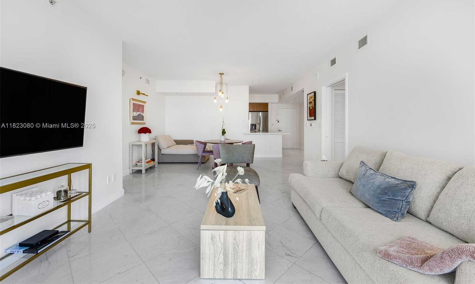 Small Image of 325 SOUTH BISCAYNE BLVD #1019, Miami Number 17