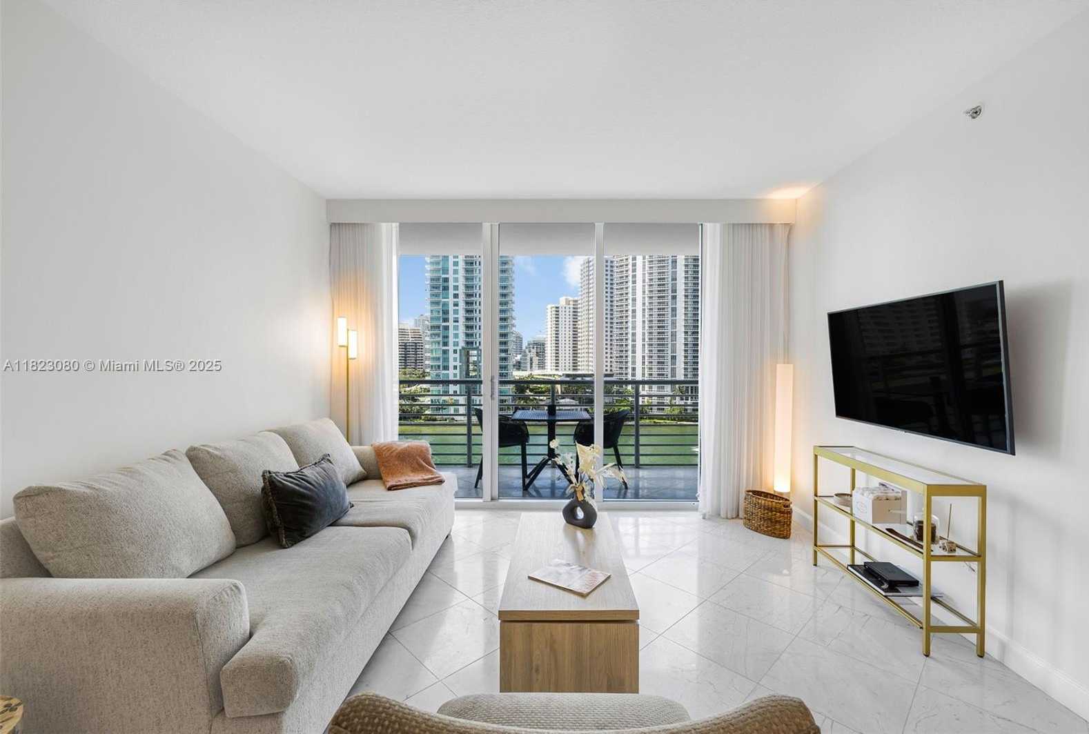 Small Image of 325 SOUTH BISCAYNE BLVD #1019, Miami Number 2