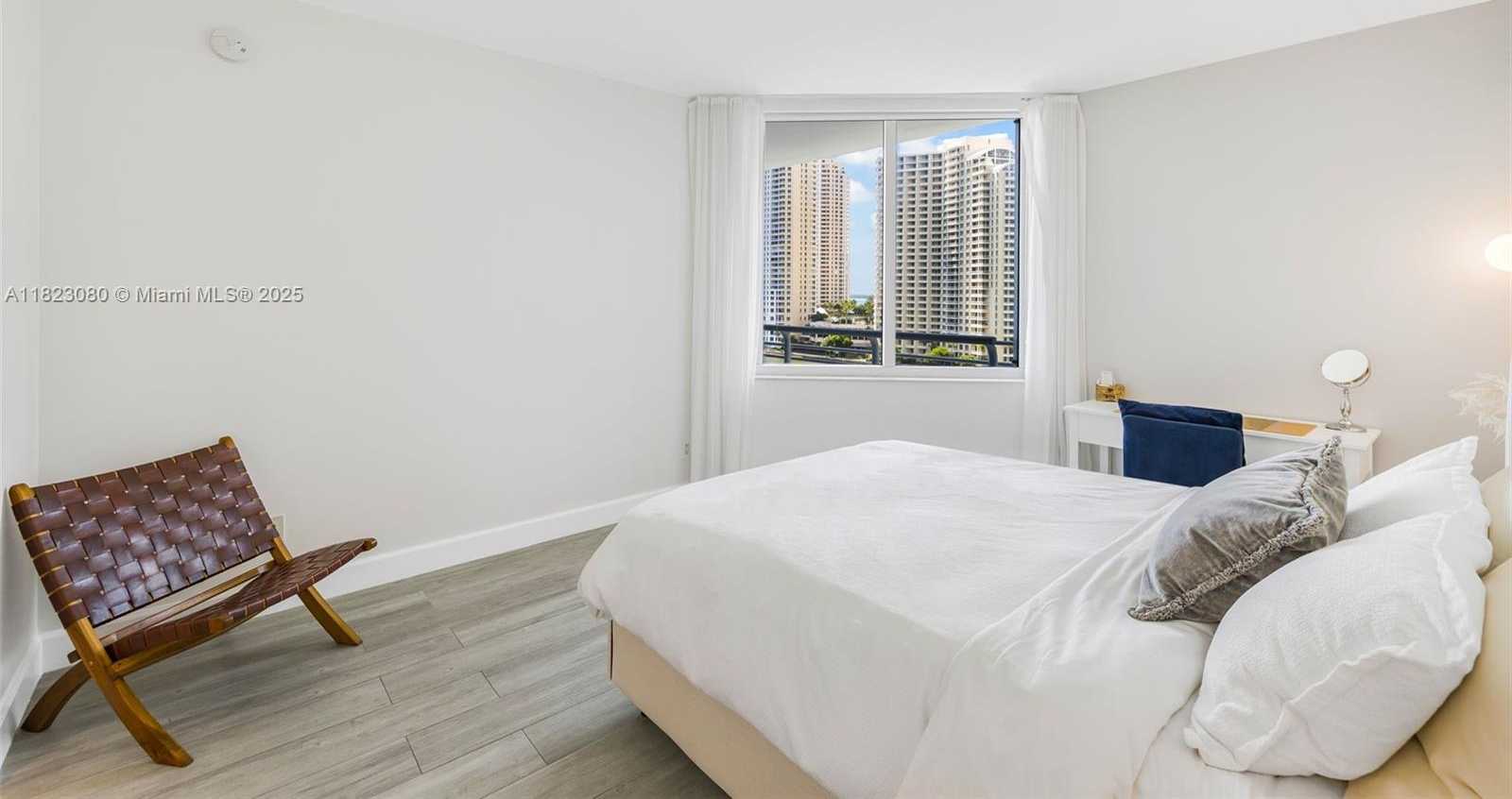Small Image of 325 SOUTH BISCAYNE BLVD #1019, Miami Number 20