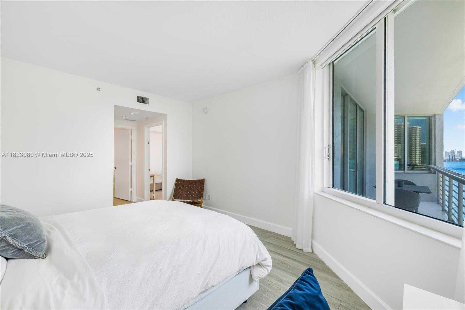 Small Image of 325 SOUTH BISCAYNE BLVD #1019, Miami Number 21