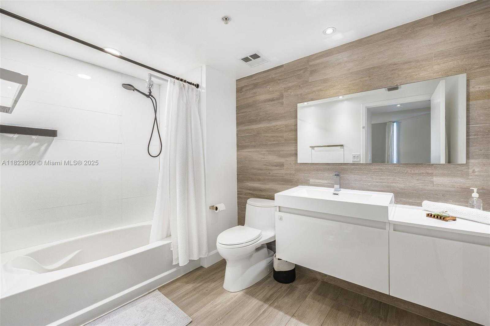 Small Image of 325 SOUTH BISCAYNE BLVD #1019, Miami Number 24