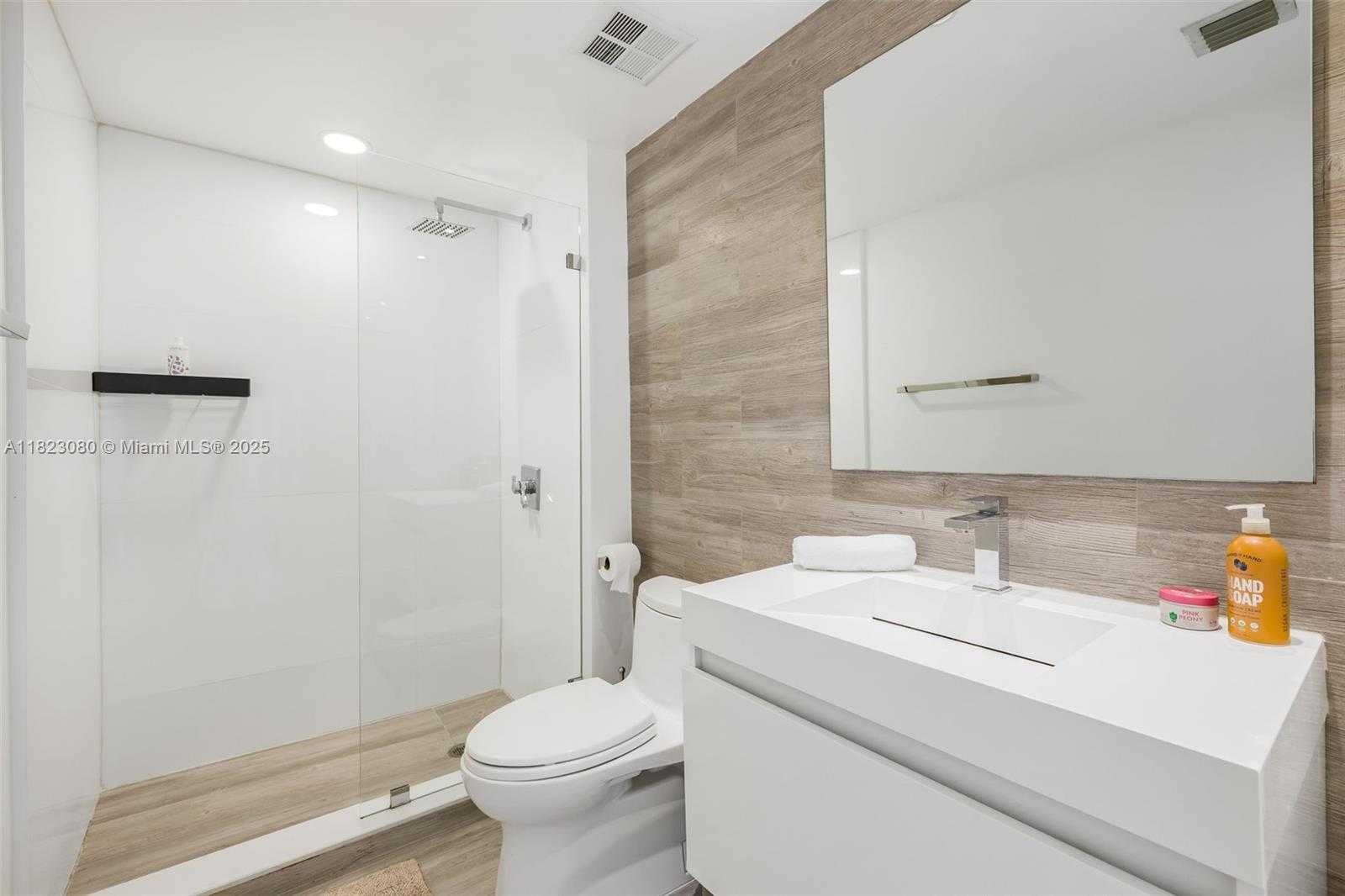 Small Image of 325 SOUTH BISCAYNE BLVD #1019, Miami Number 28