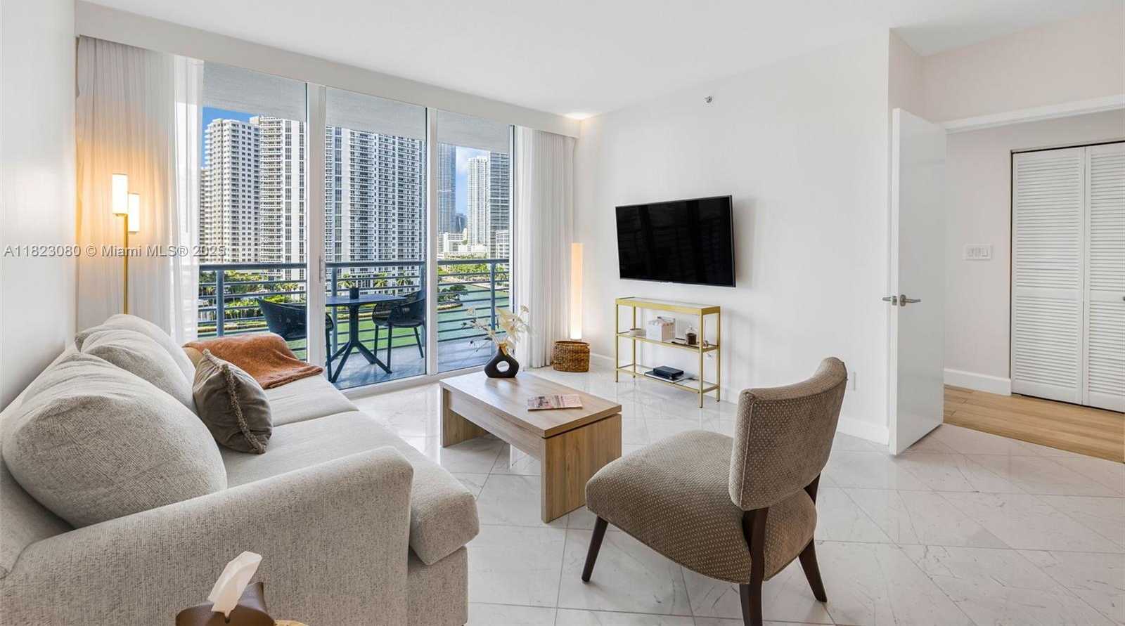 Small Image of 325 SOUTH BISCAYNE BLVD #1019, Miami Number 3