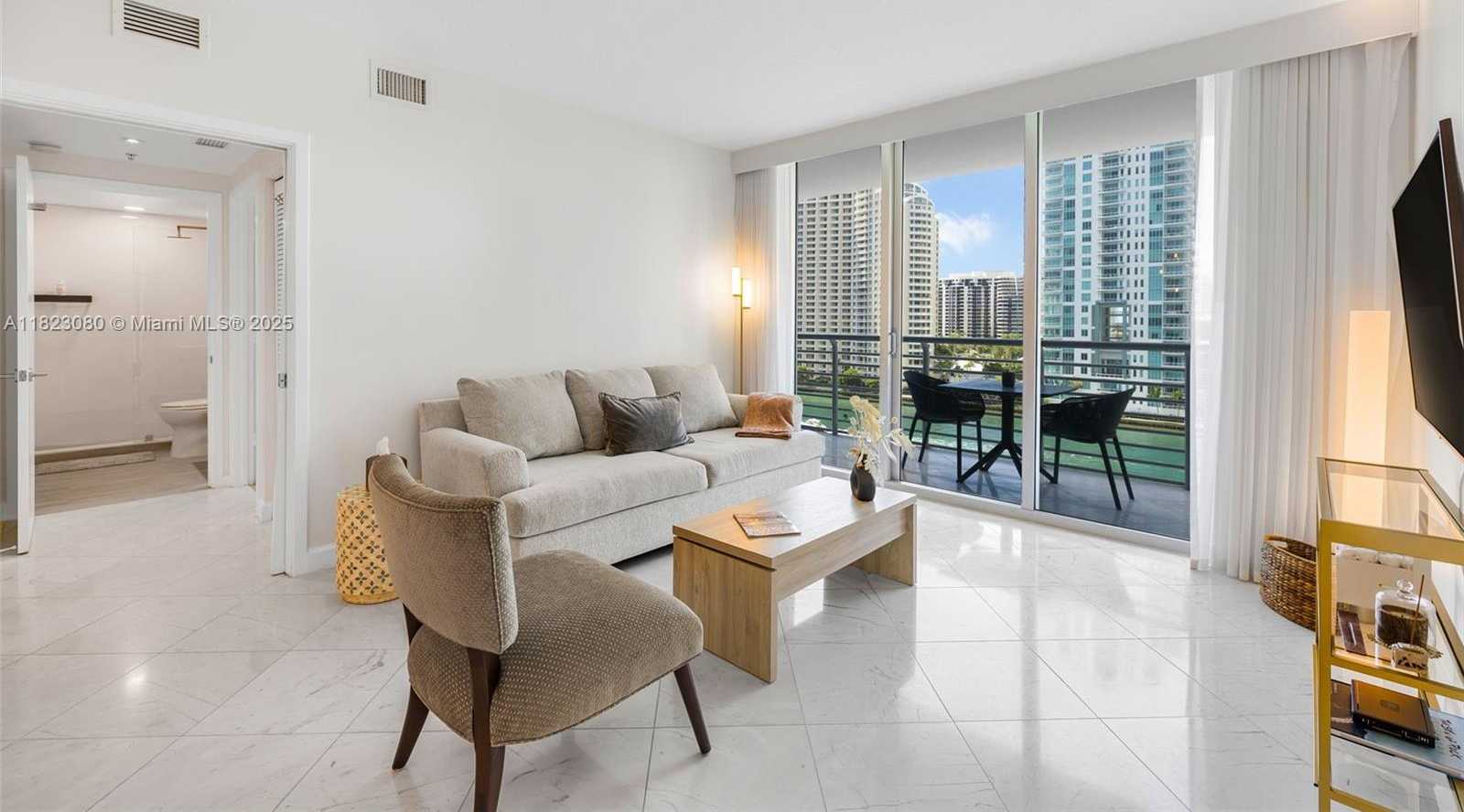 Small Image of 325 SOUTH BISCAYNE BLVD #1019, Miami Number 4