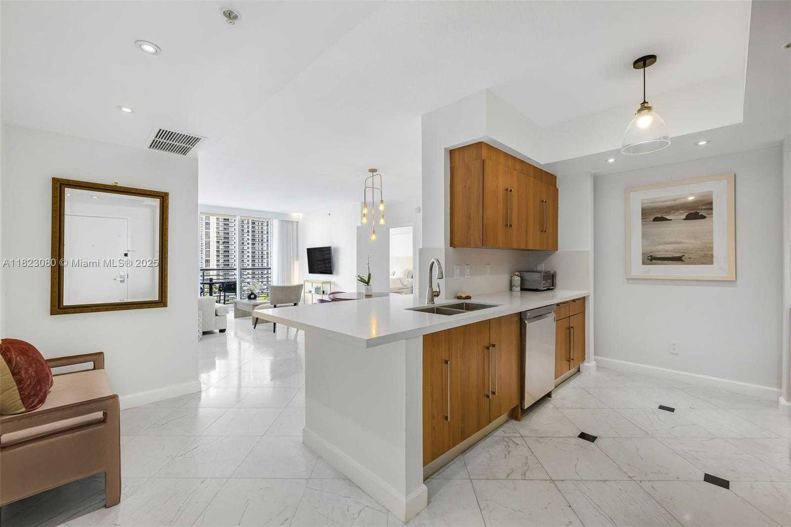 Small Image of 325 SOUTH BISCAYNE BLVD #1019, Miami Number 9