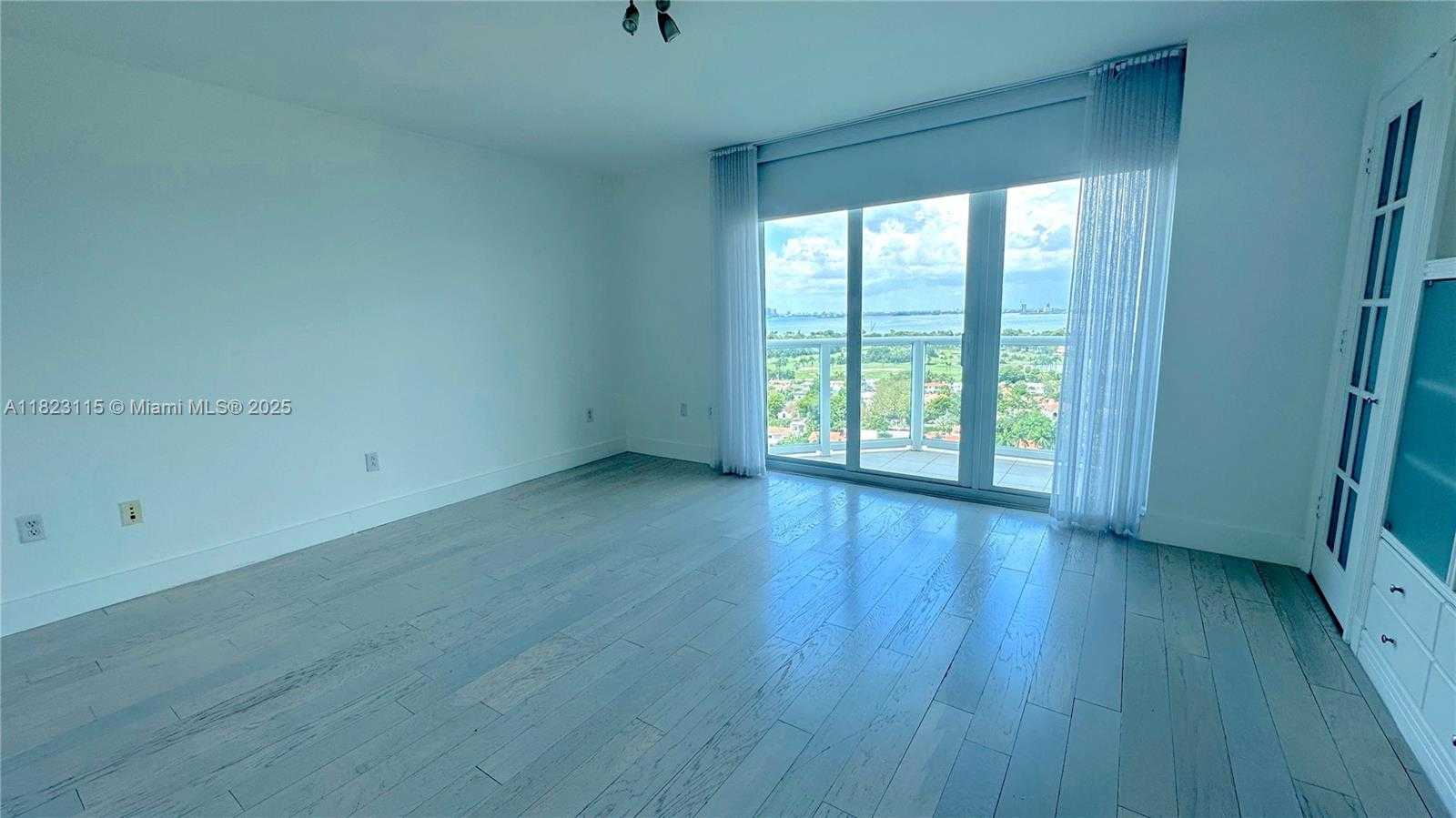 Small Image of 5900 COLLINS AVE #2203, Miami Beach Number 17