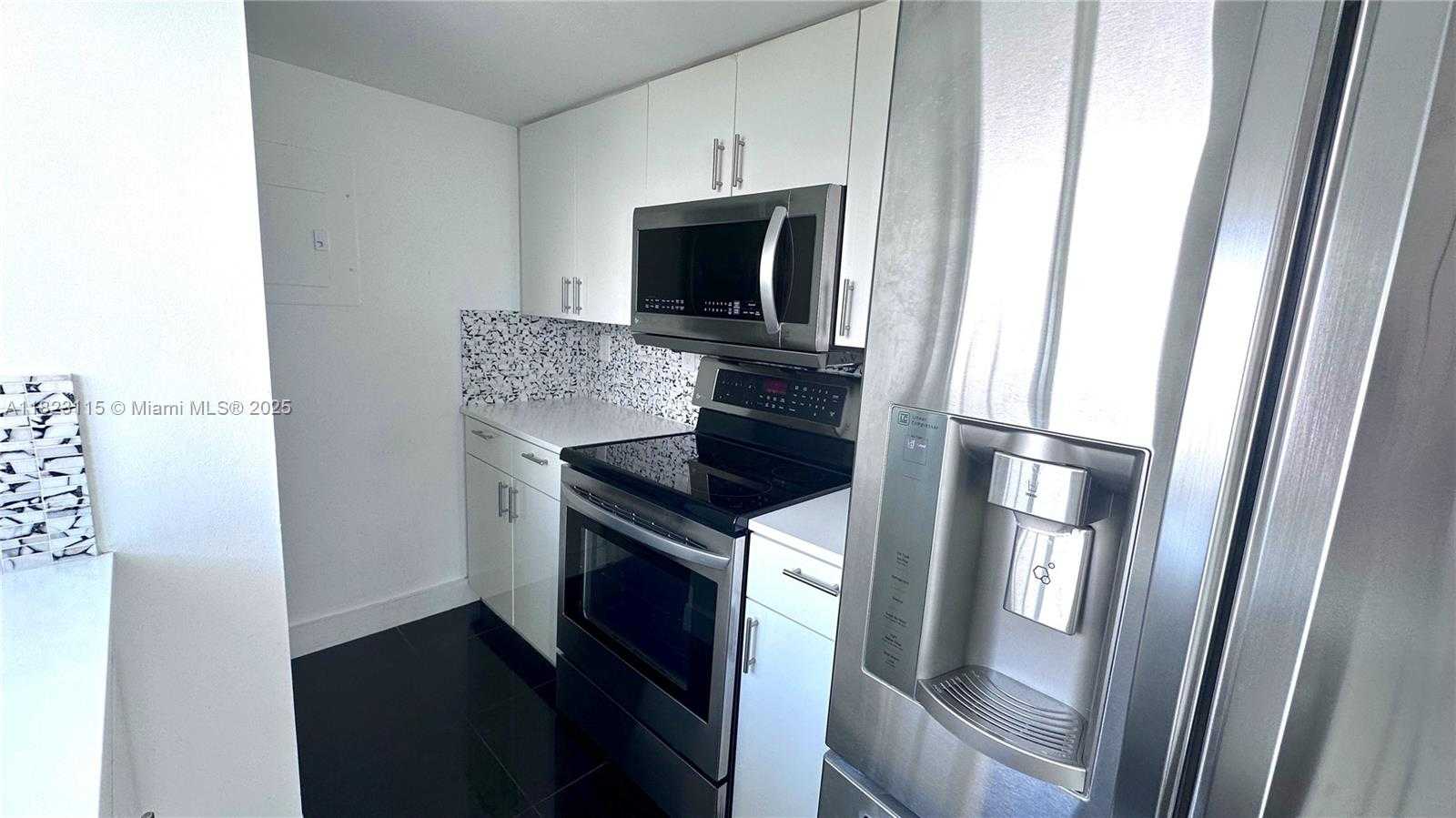 Small Image of 5900 COLLINS AVE #2203, Miami Beach Number 6