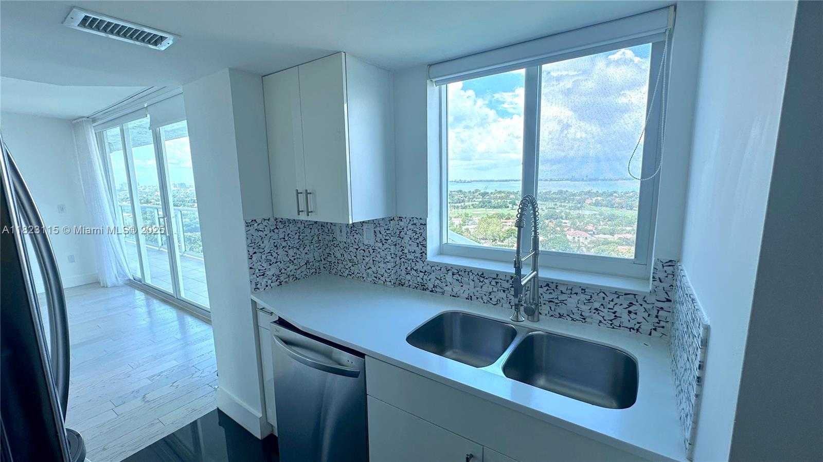 Small Image of 5900 COLLINS AVE #2203, Miami Beach Number 7