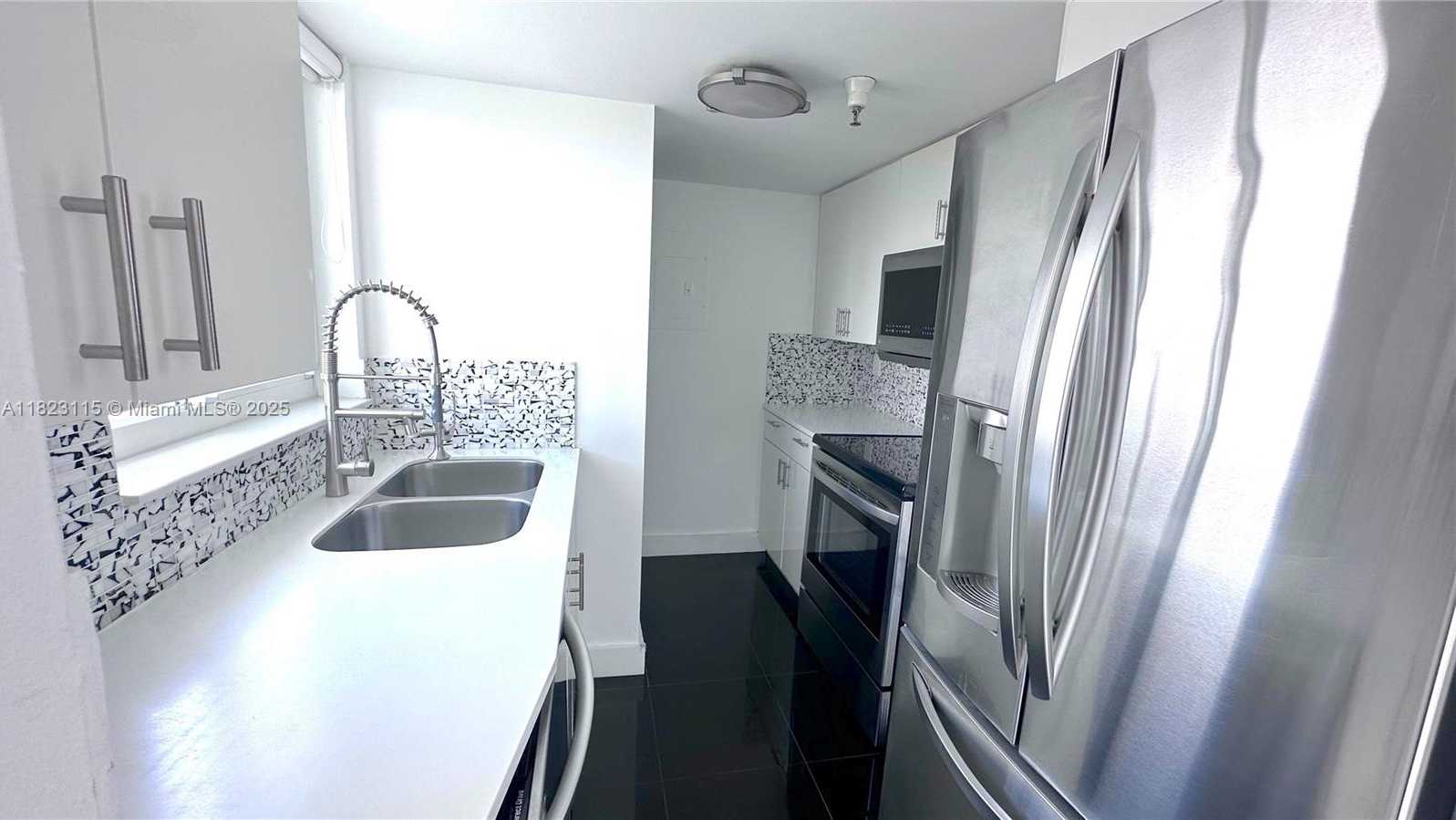 Small Image of 5900 COLLINS AVE #2203, Miami Beach Number 8