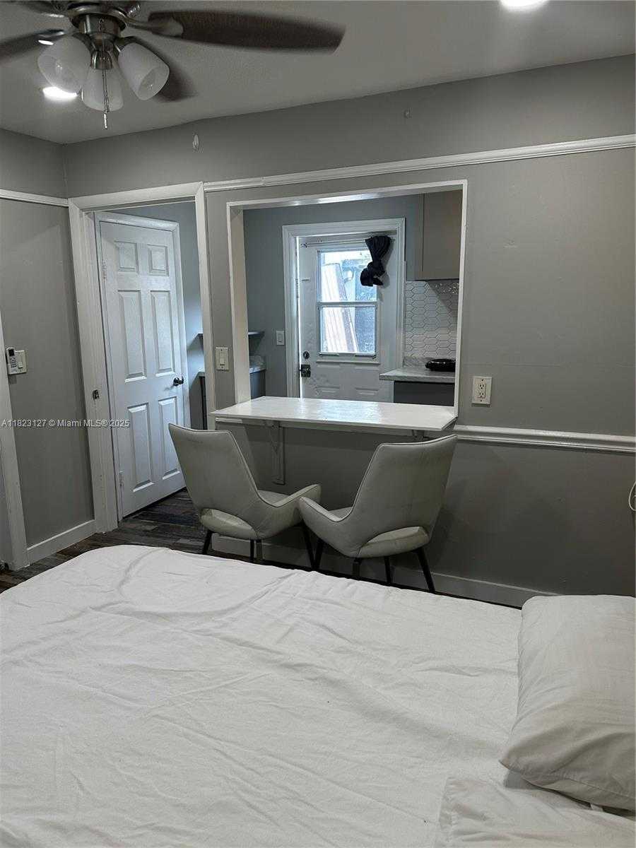 Small Image of 6837 SOUTH WEST 39TH TERRACE #B, South Miami Number 12