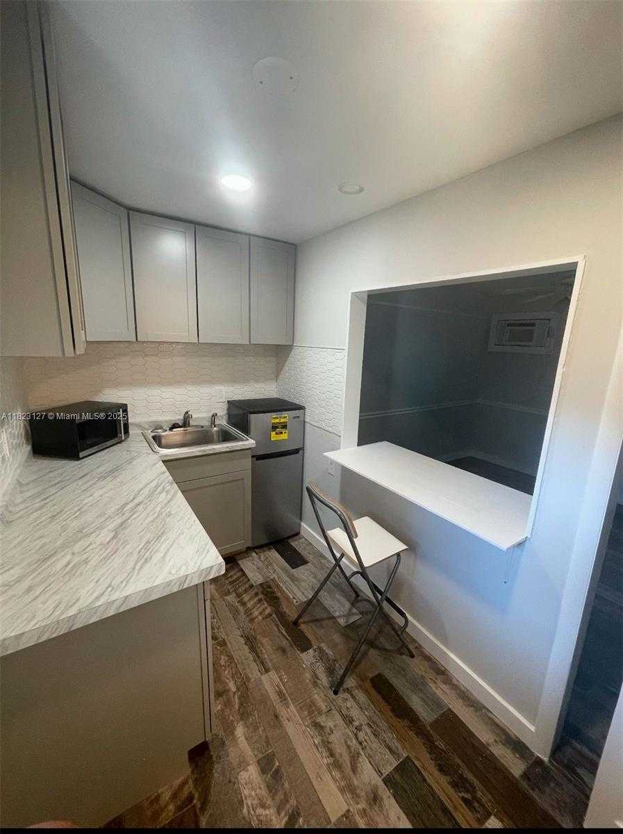 Small Image of 6837 SOUTH WEST 39TH TERRACE #B, South Miami Number 6